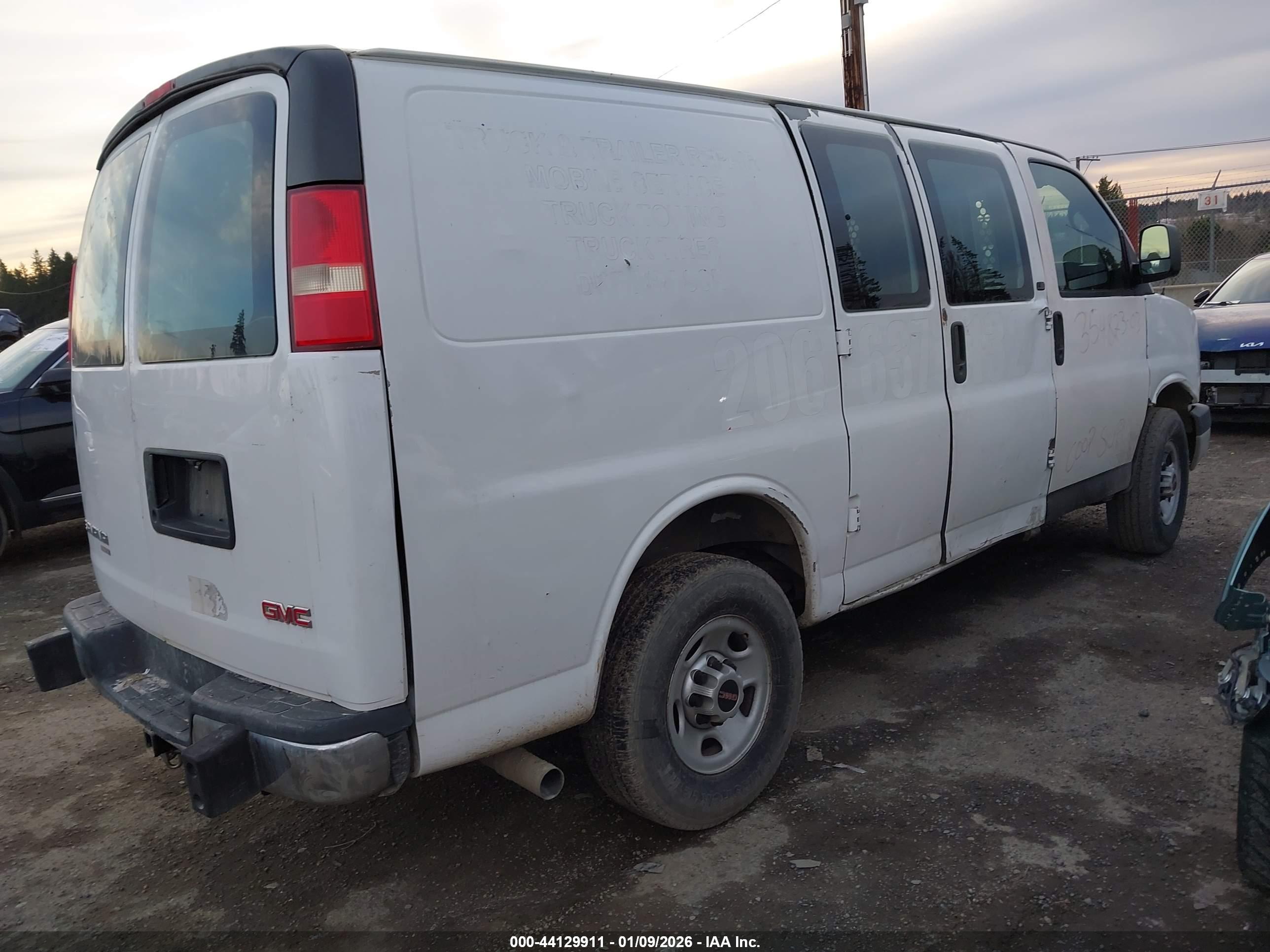 GMC SAVANA image 4