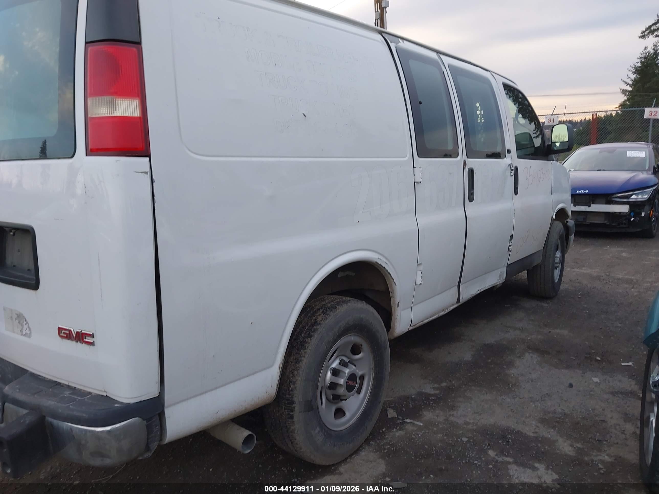 GMC SAVANA image 6