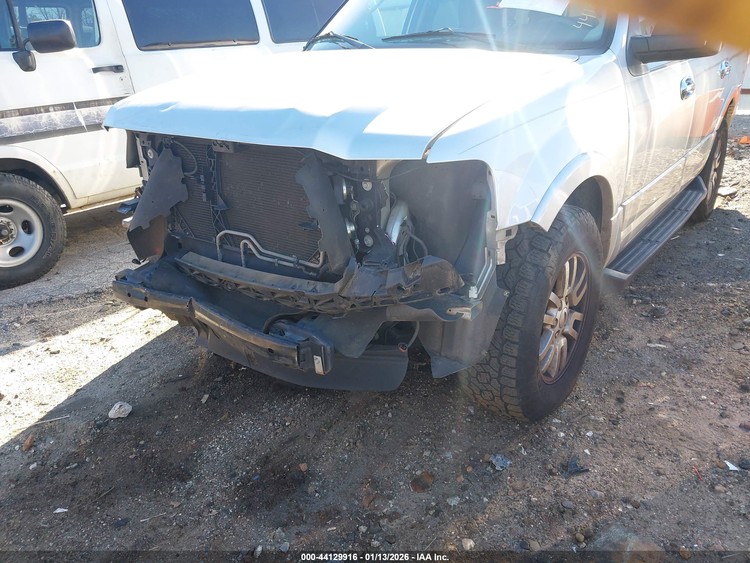 FORD EXPEDITION image 6