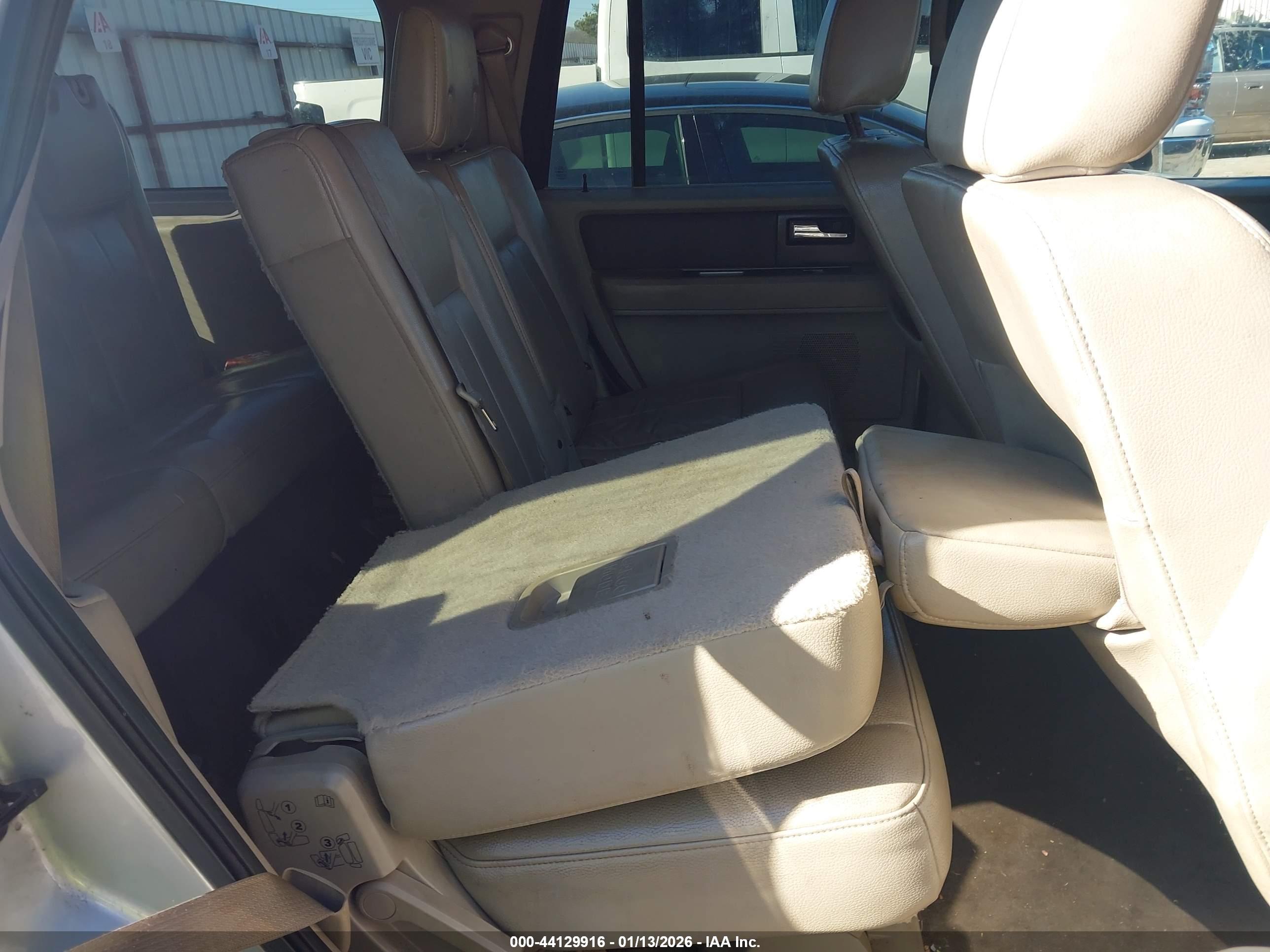 FORD EXPEDITION image 8
