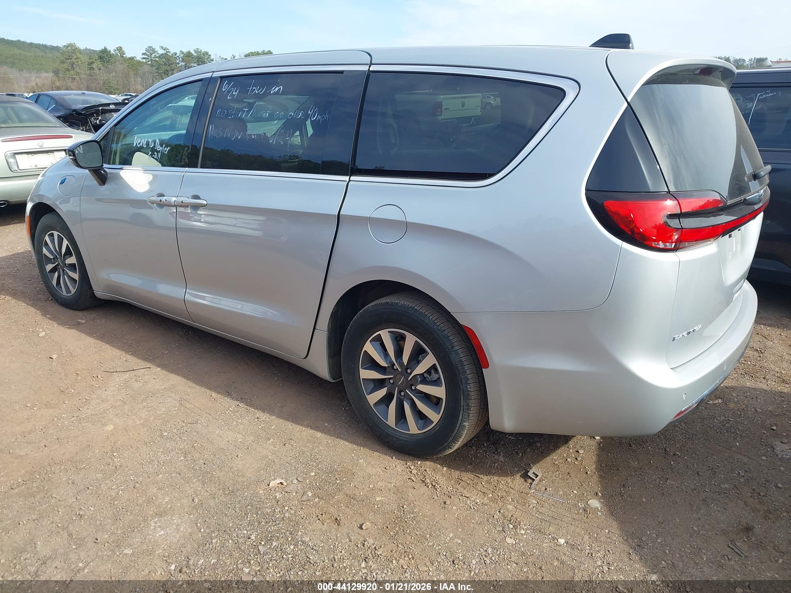 CHRYSLER PACIFICA image 3