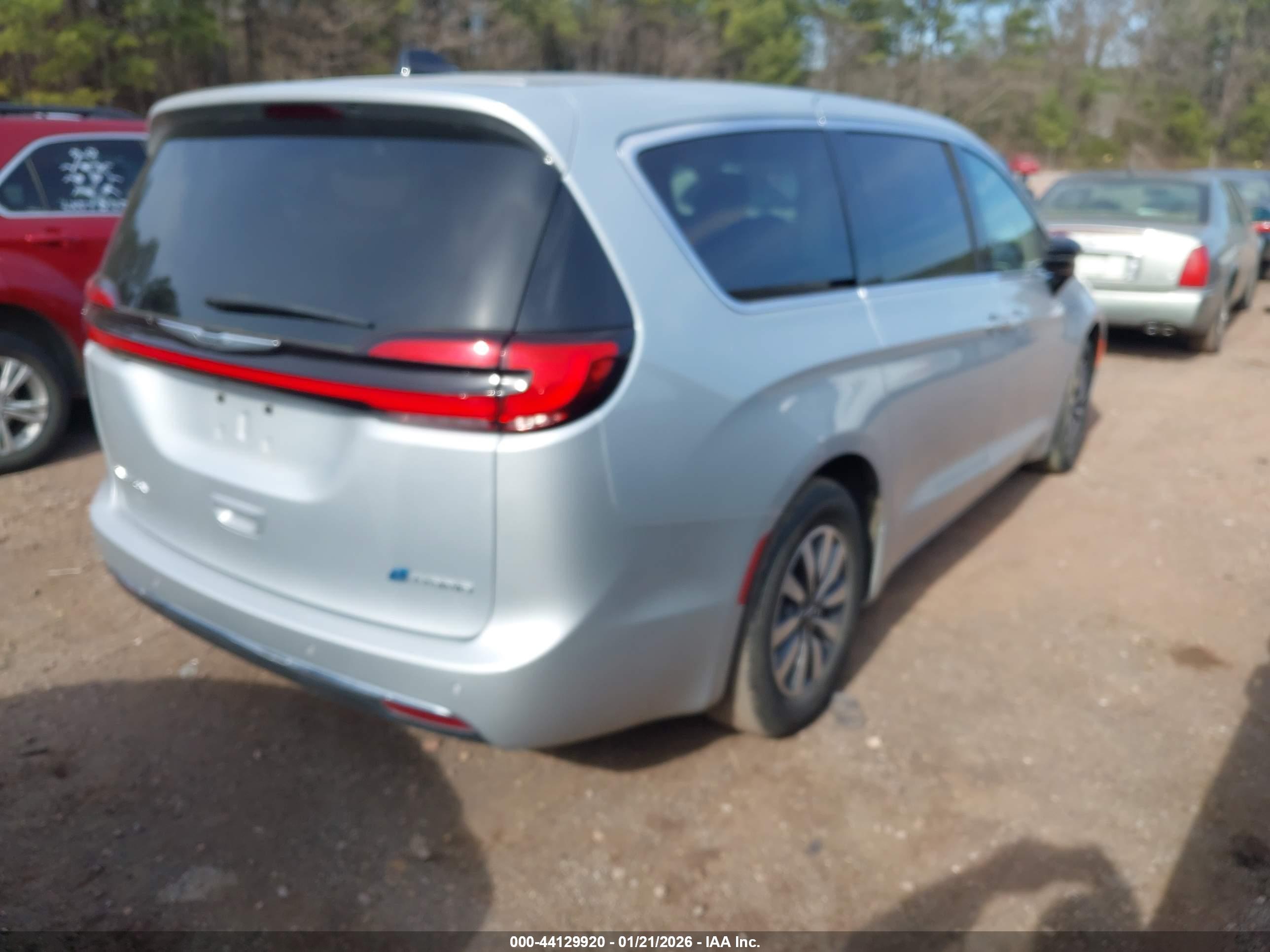 CHRYSLER PACIFICA image 4