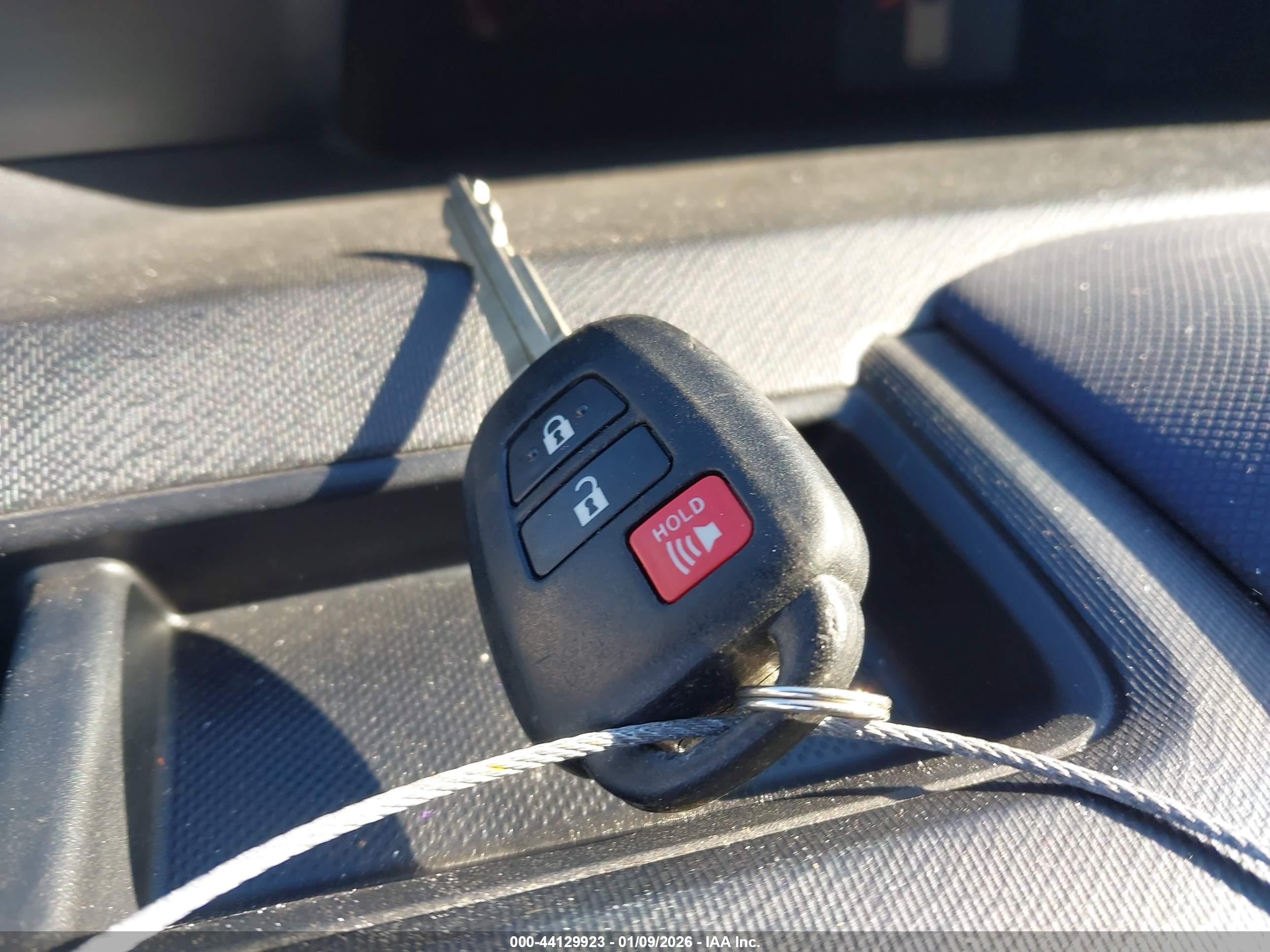 TOYOTA PRIUS image 11