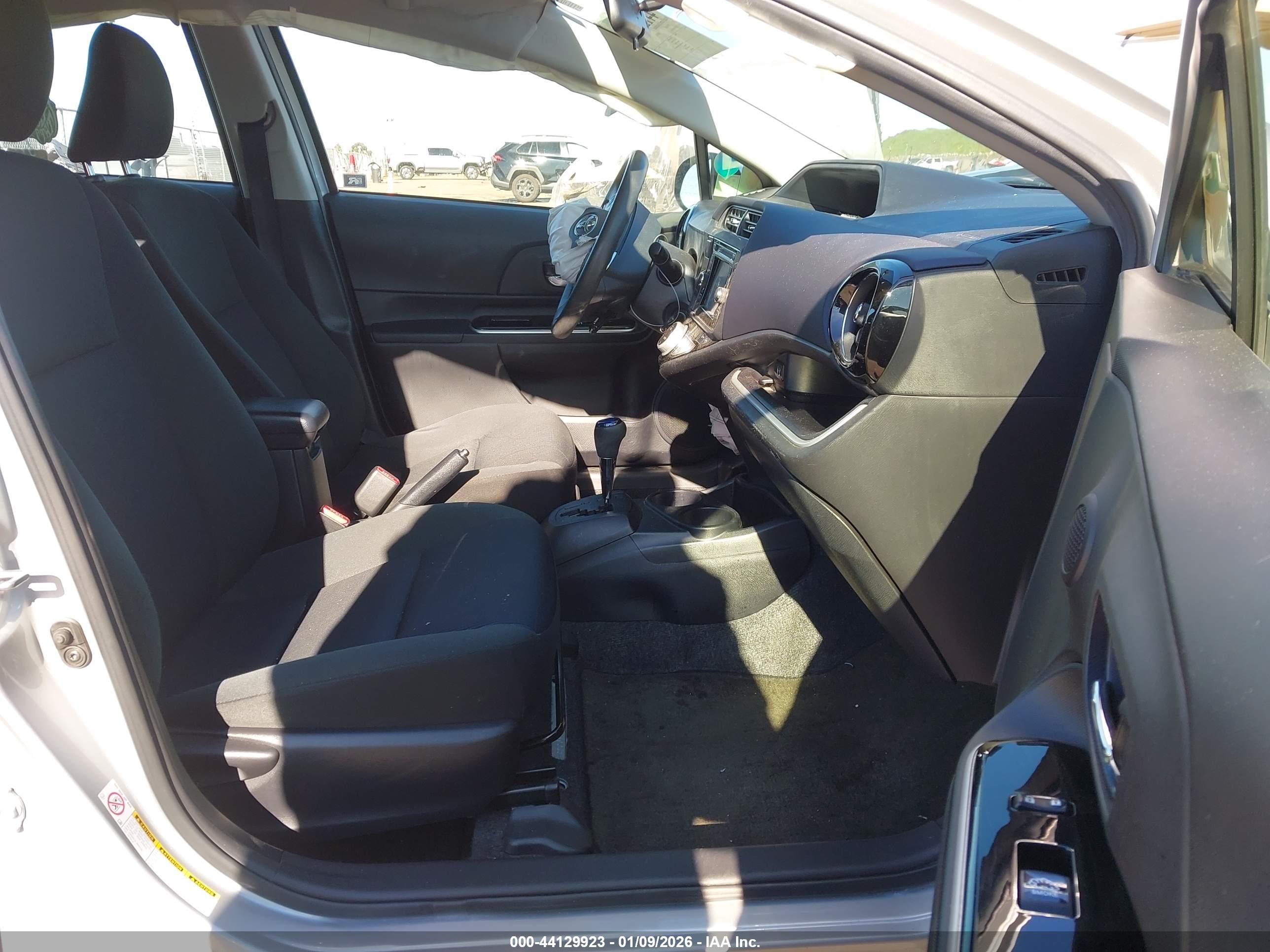 TOYOTA PRIUS image 5