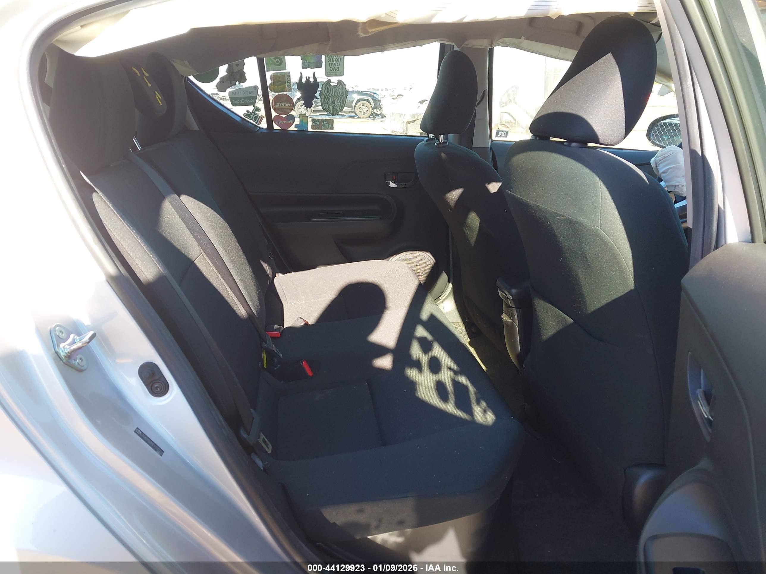 TOYOTA PRIUS image 8