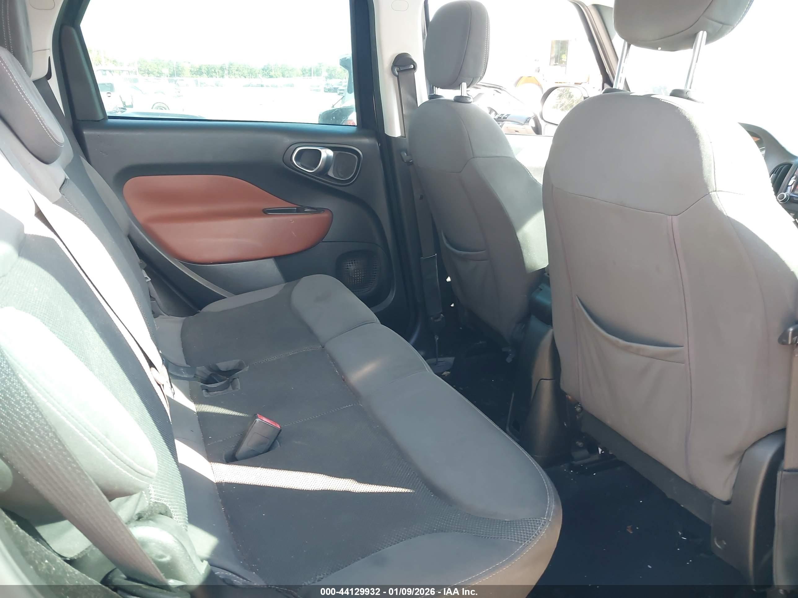 FIAT 500L image 8
