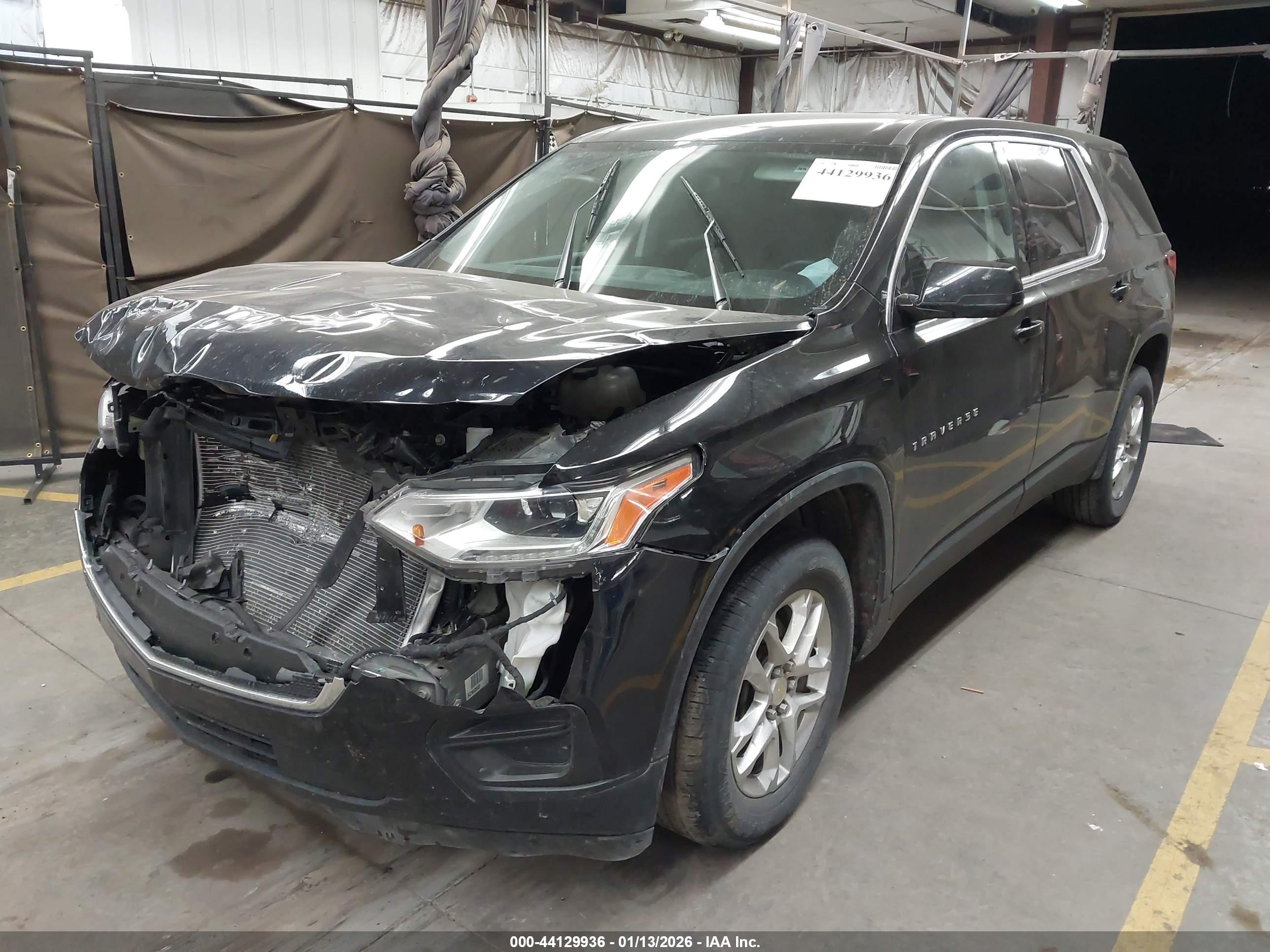 CHEVROLET TRAVERSE image 2