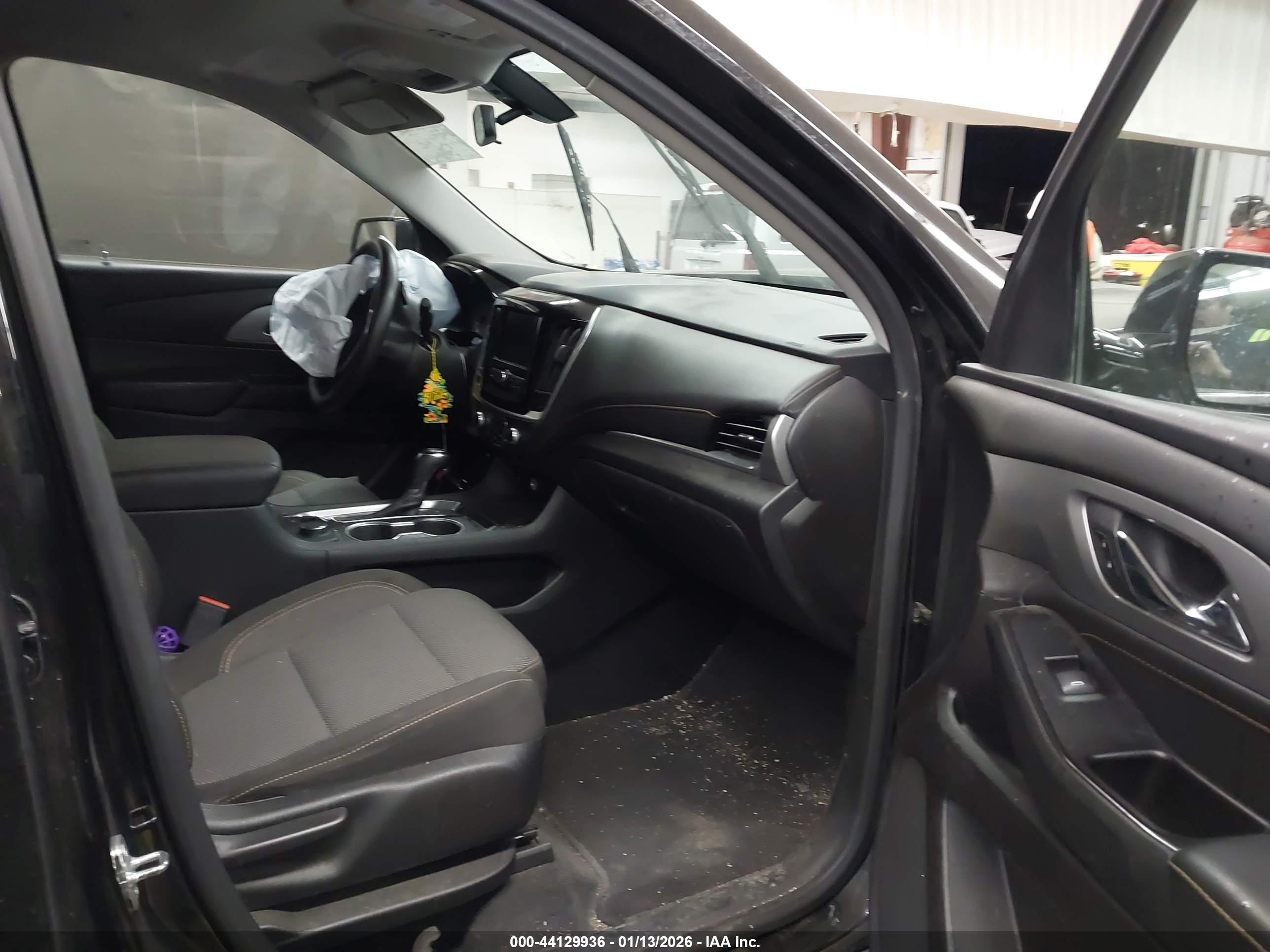 CHEVROLET TRAVERSE image 5