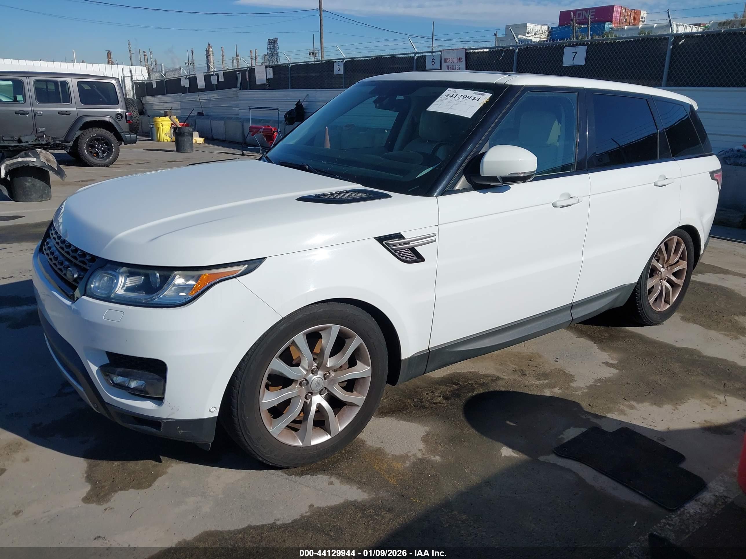 LAND ROVER image 2