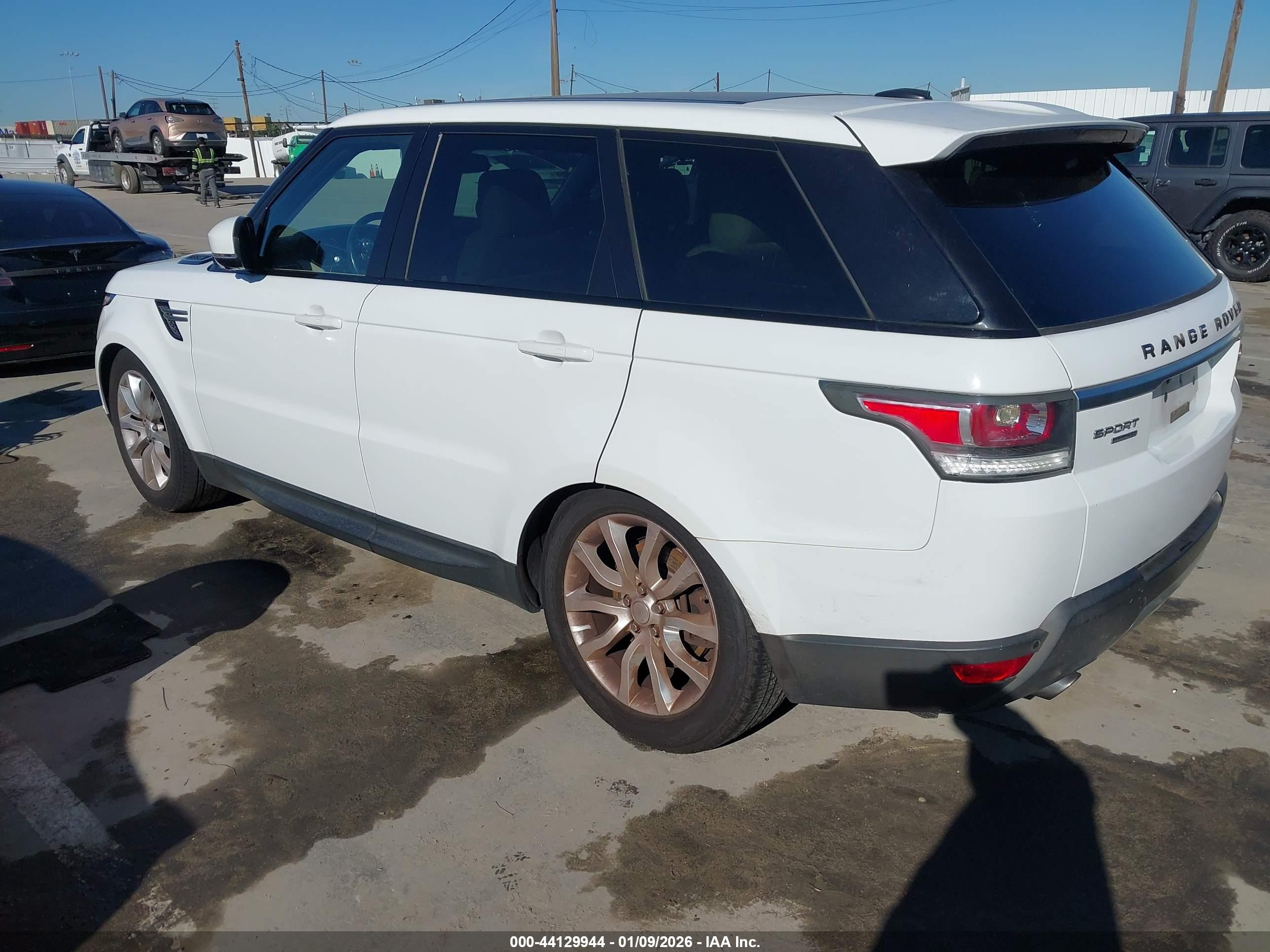 LAND ROVER image 3