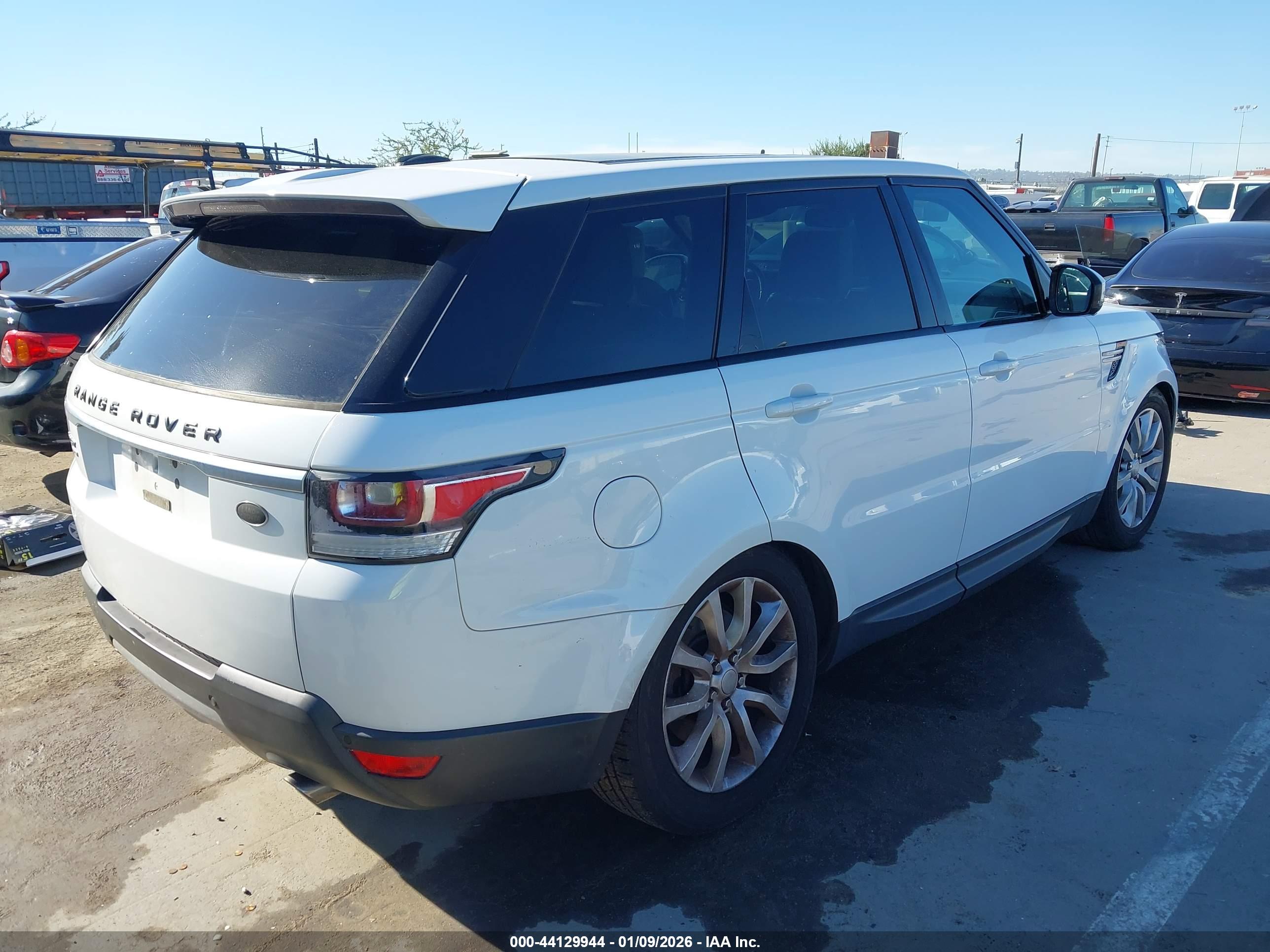 LAND ROVER image 4