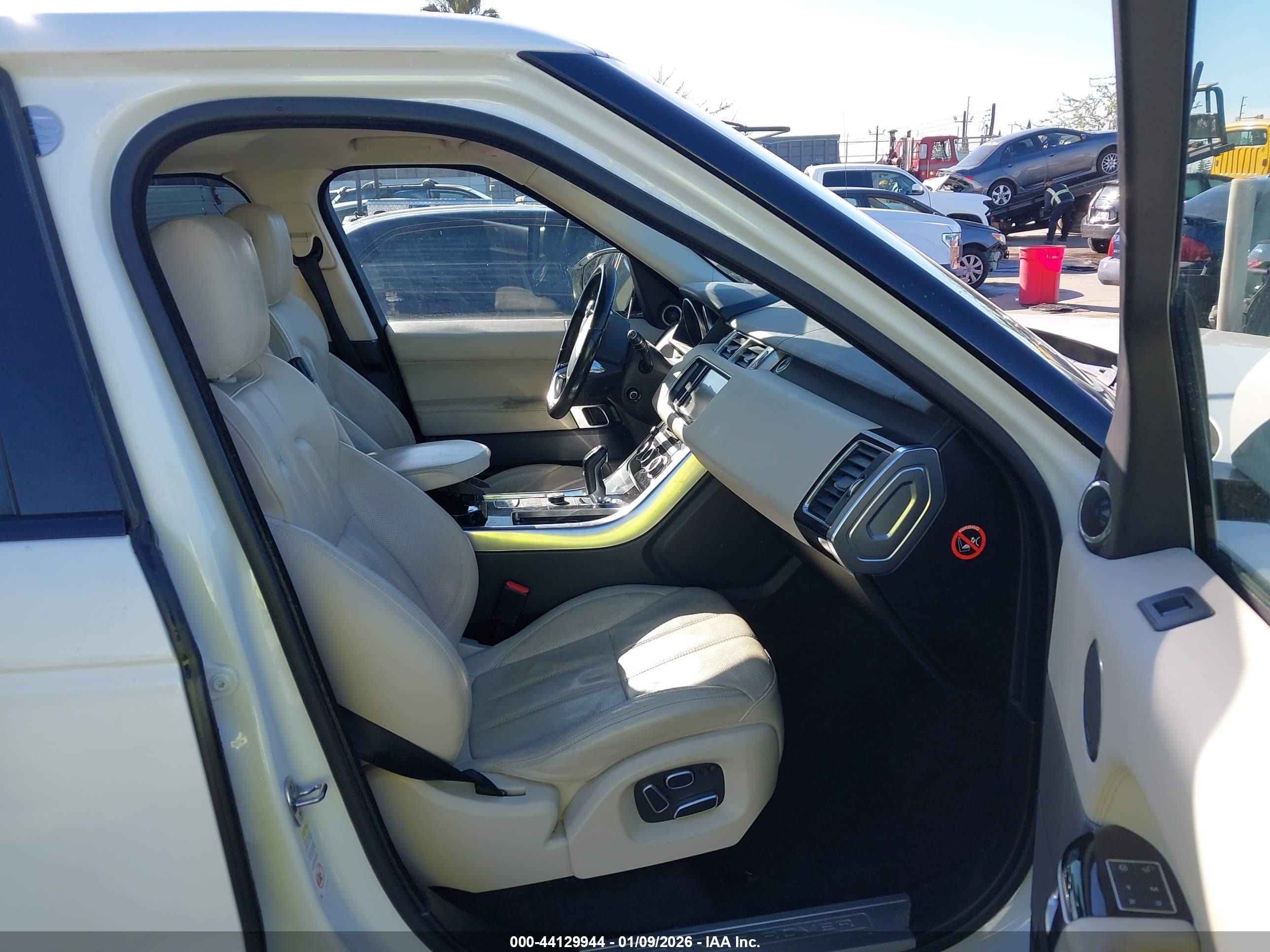 LAND ROVER image 5