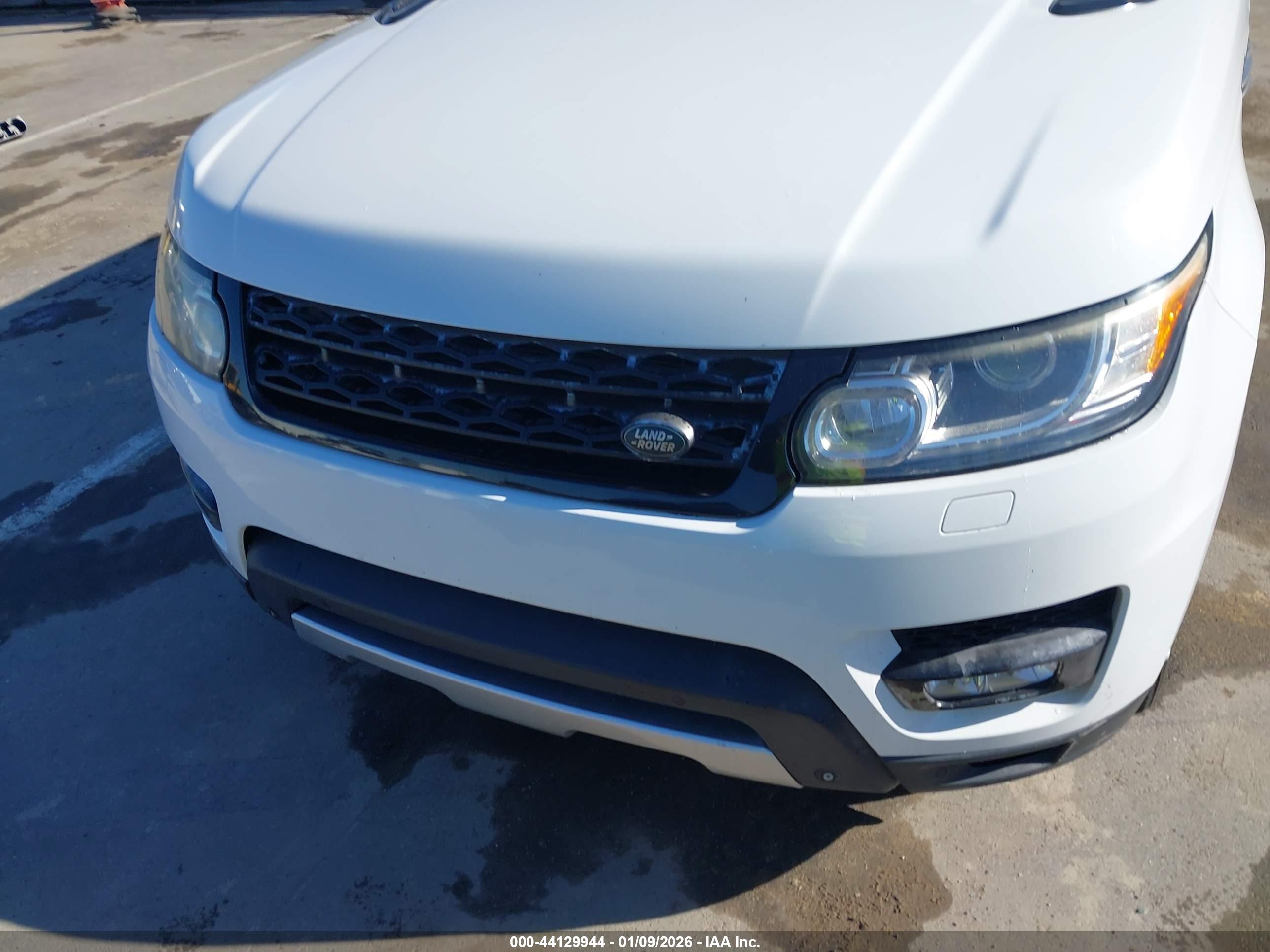 LAND ROVER image 6