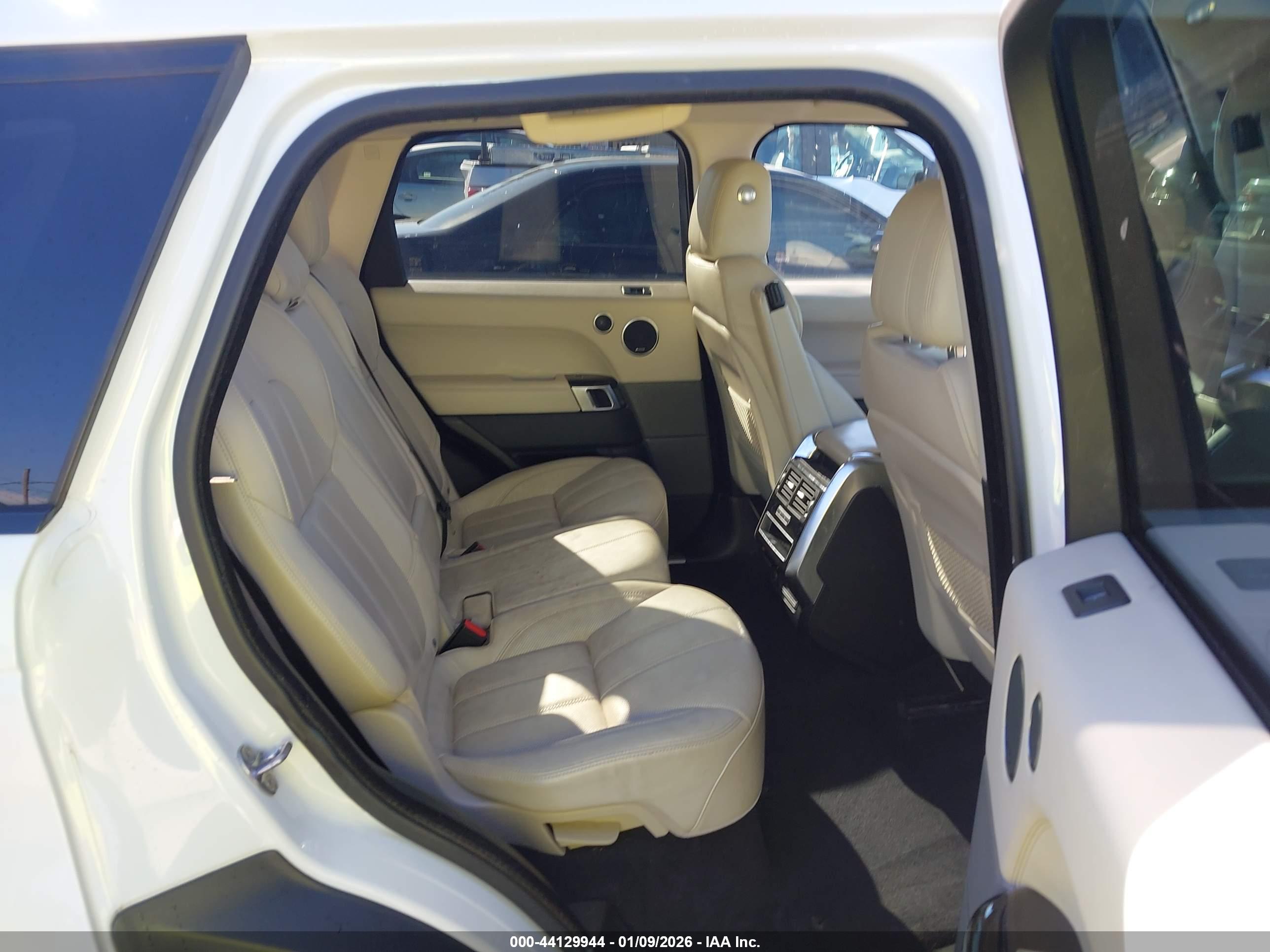 LAND ROVER image 8