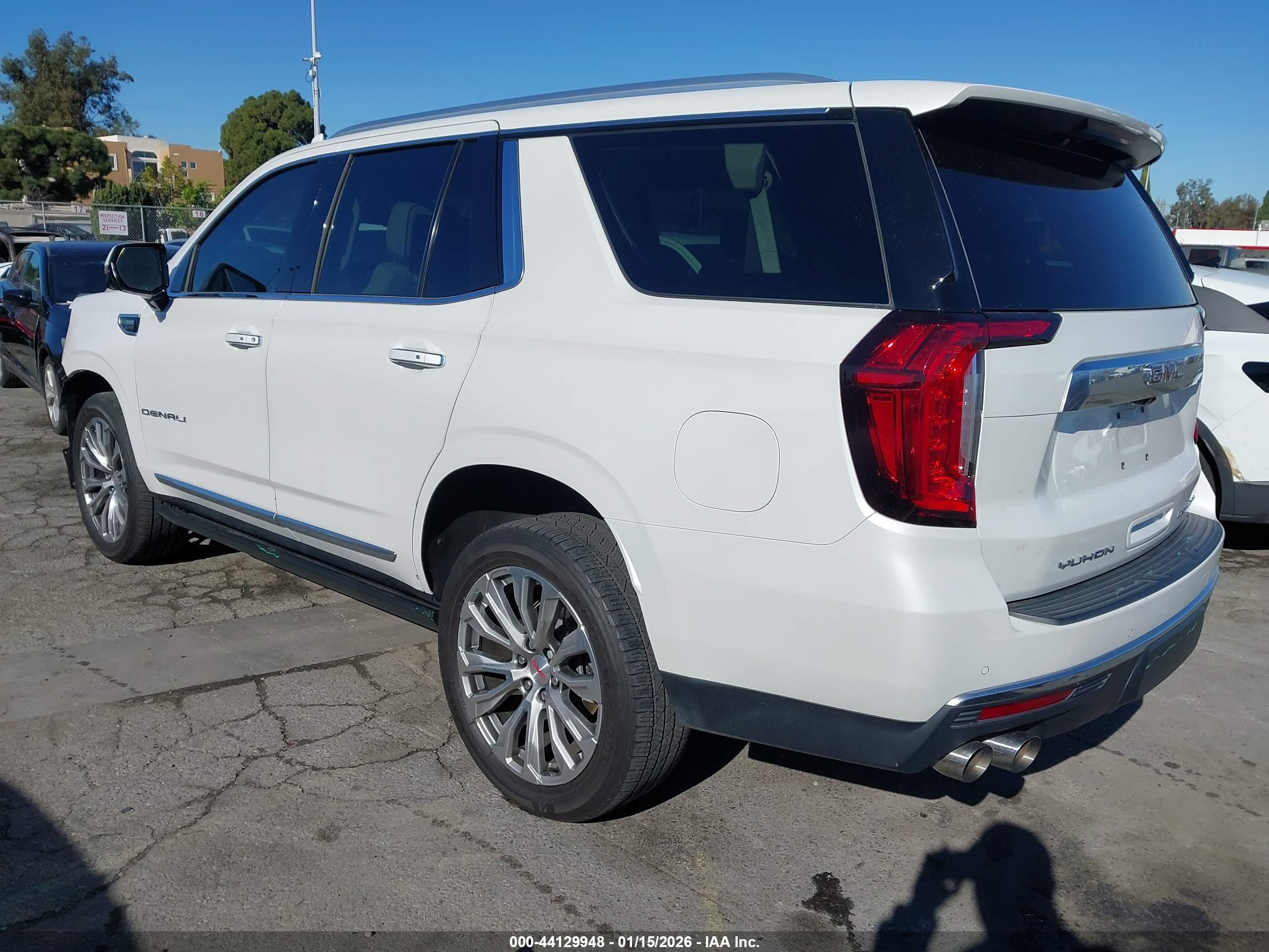 GMC YUKON image 3