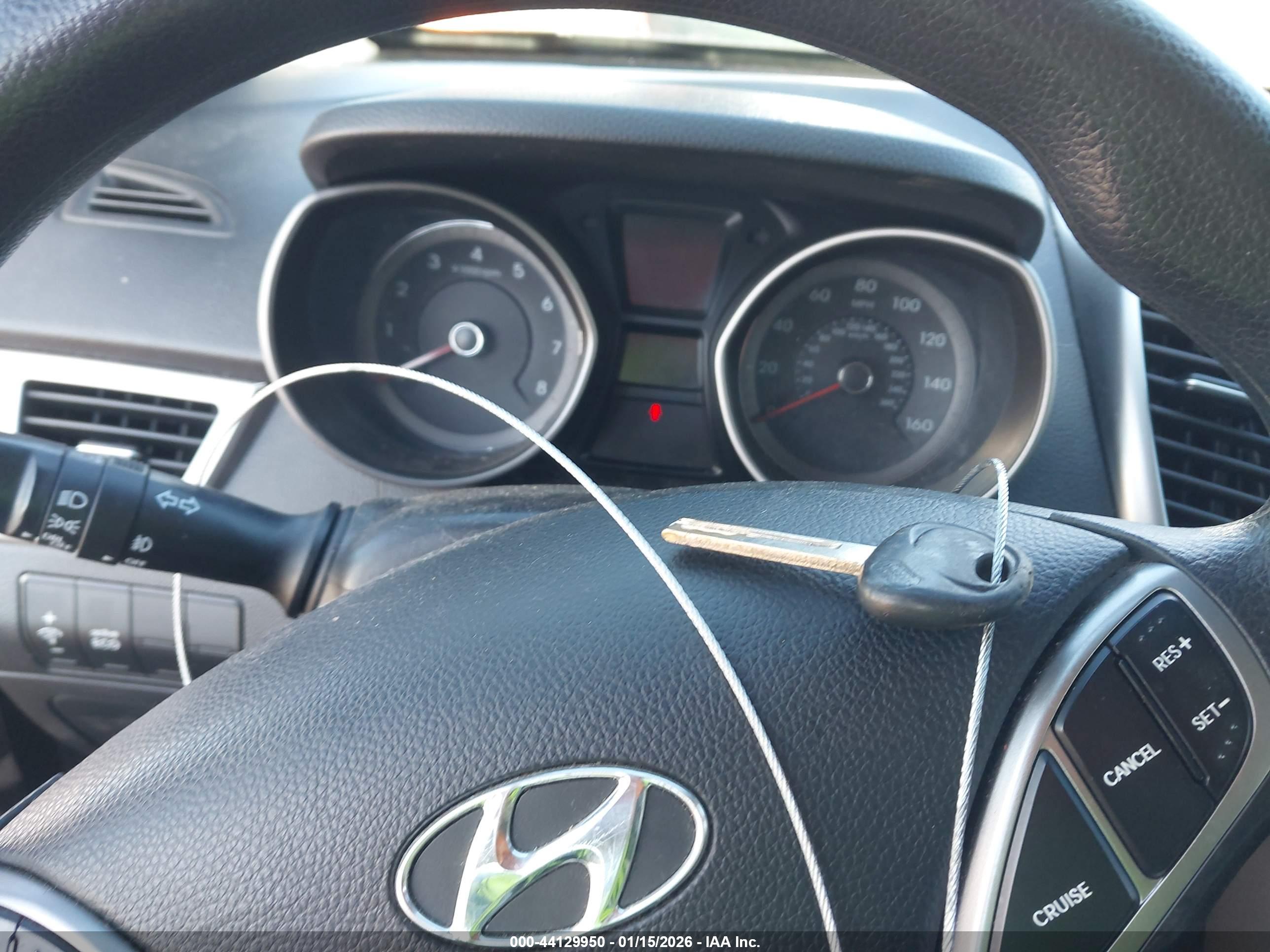 HYUNDAI ELANTRA image 11