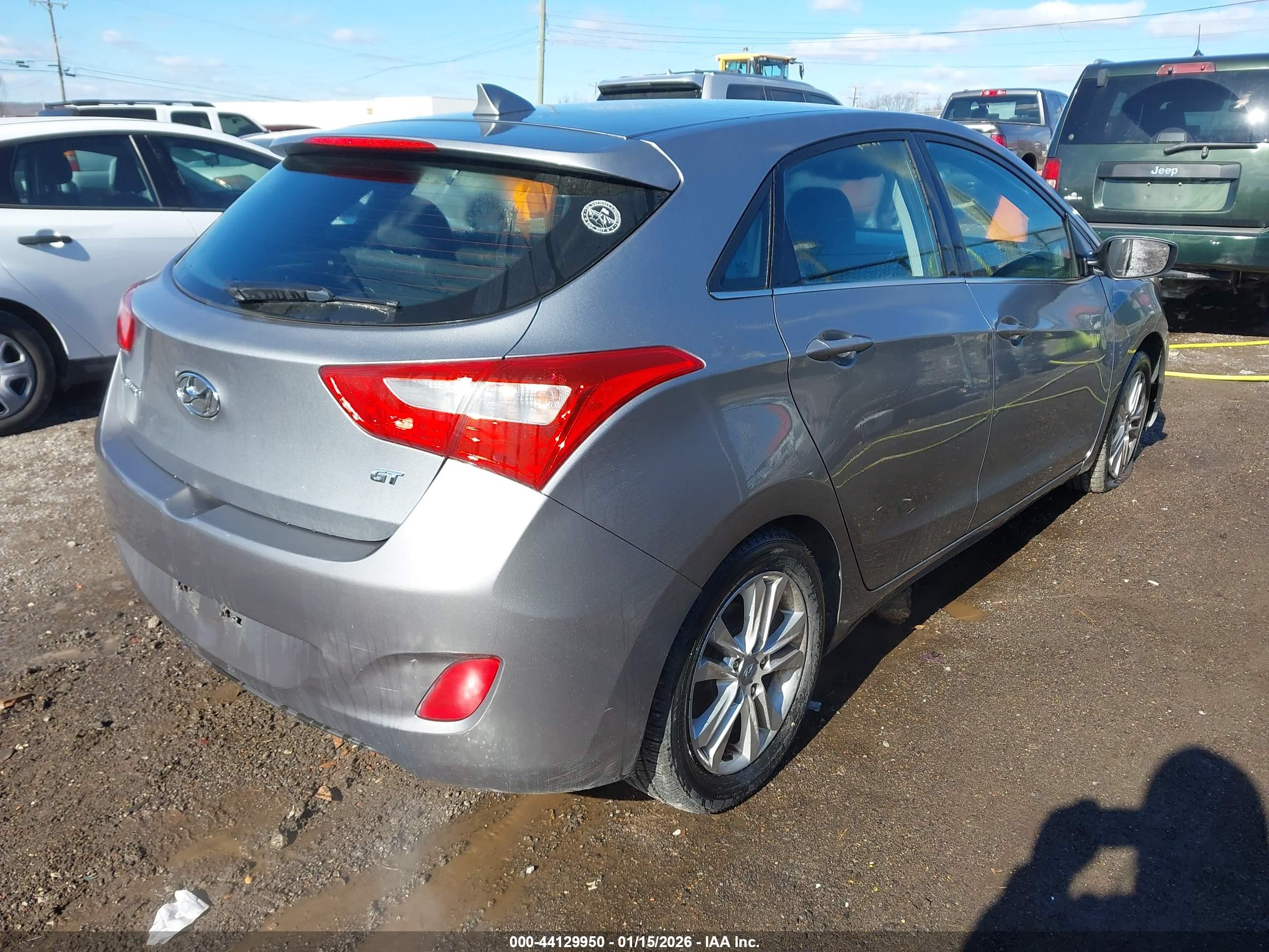 HYUNDAI ELANTRA image 4