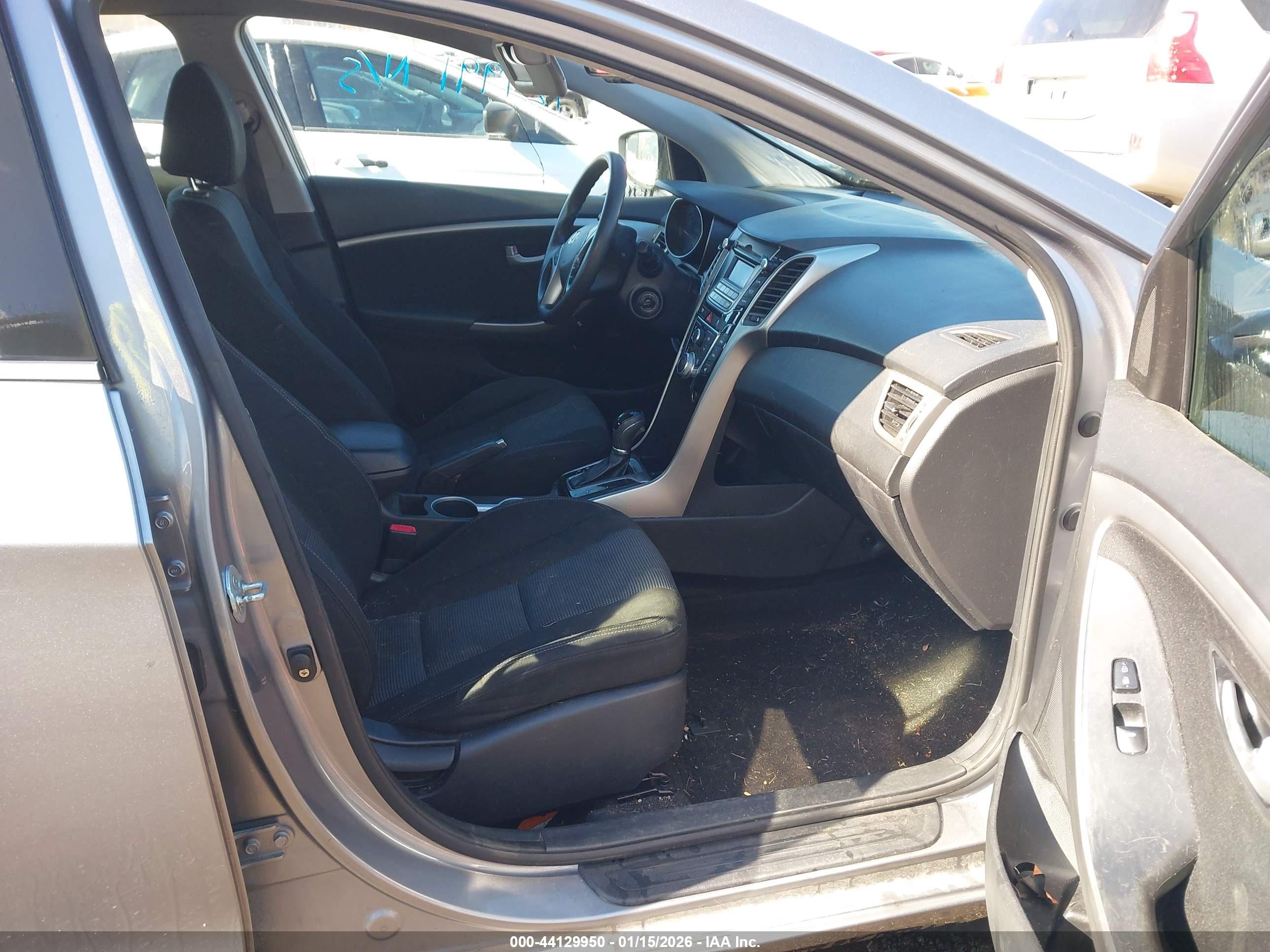 HYUNDAI ELANTRA image 5