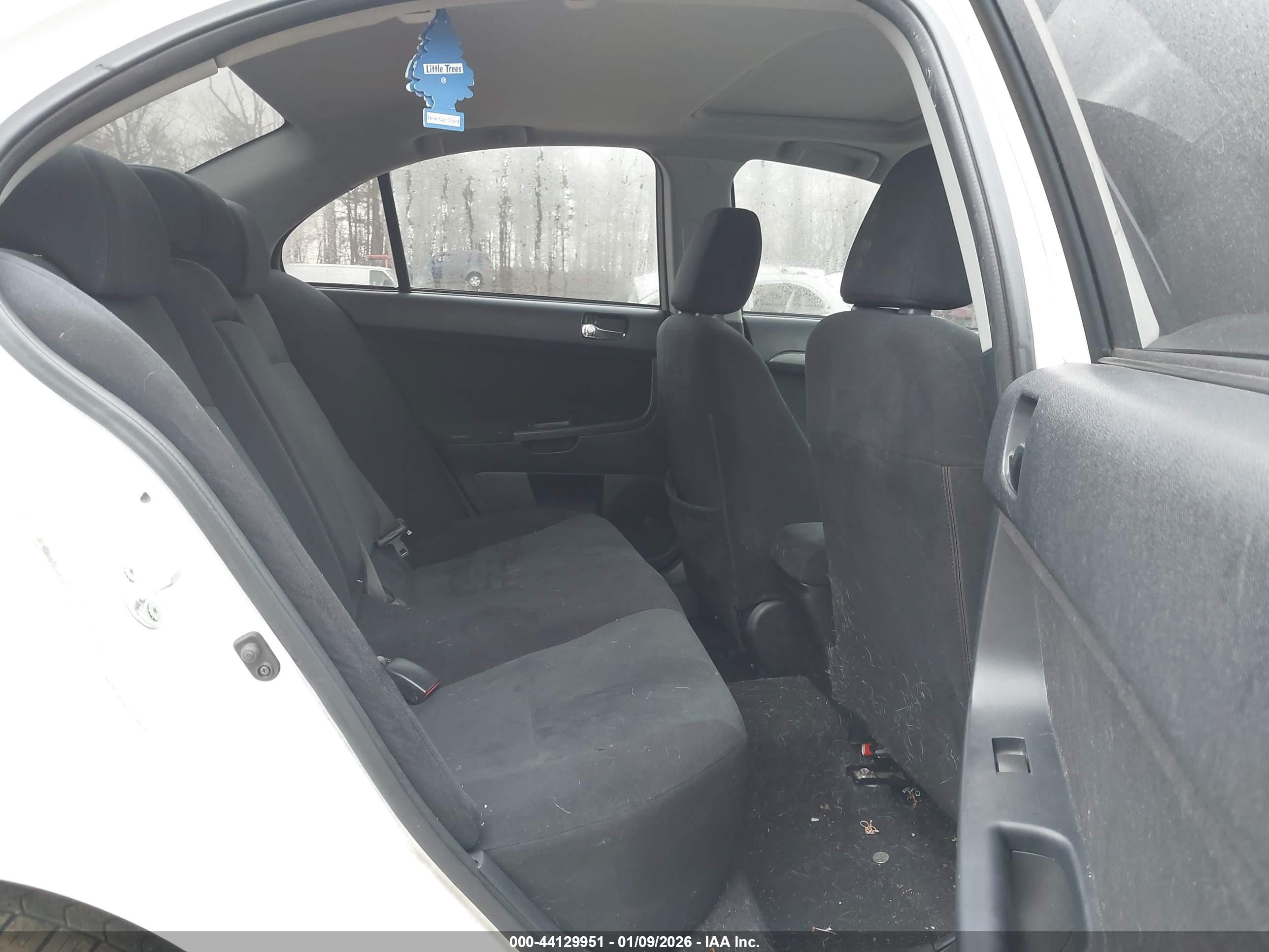 MITSUBISHI LANCER image 8