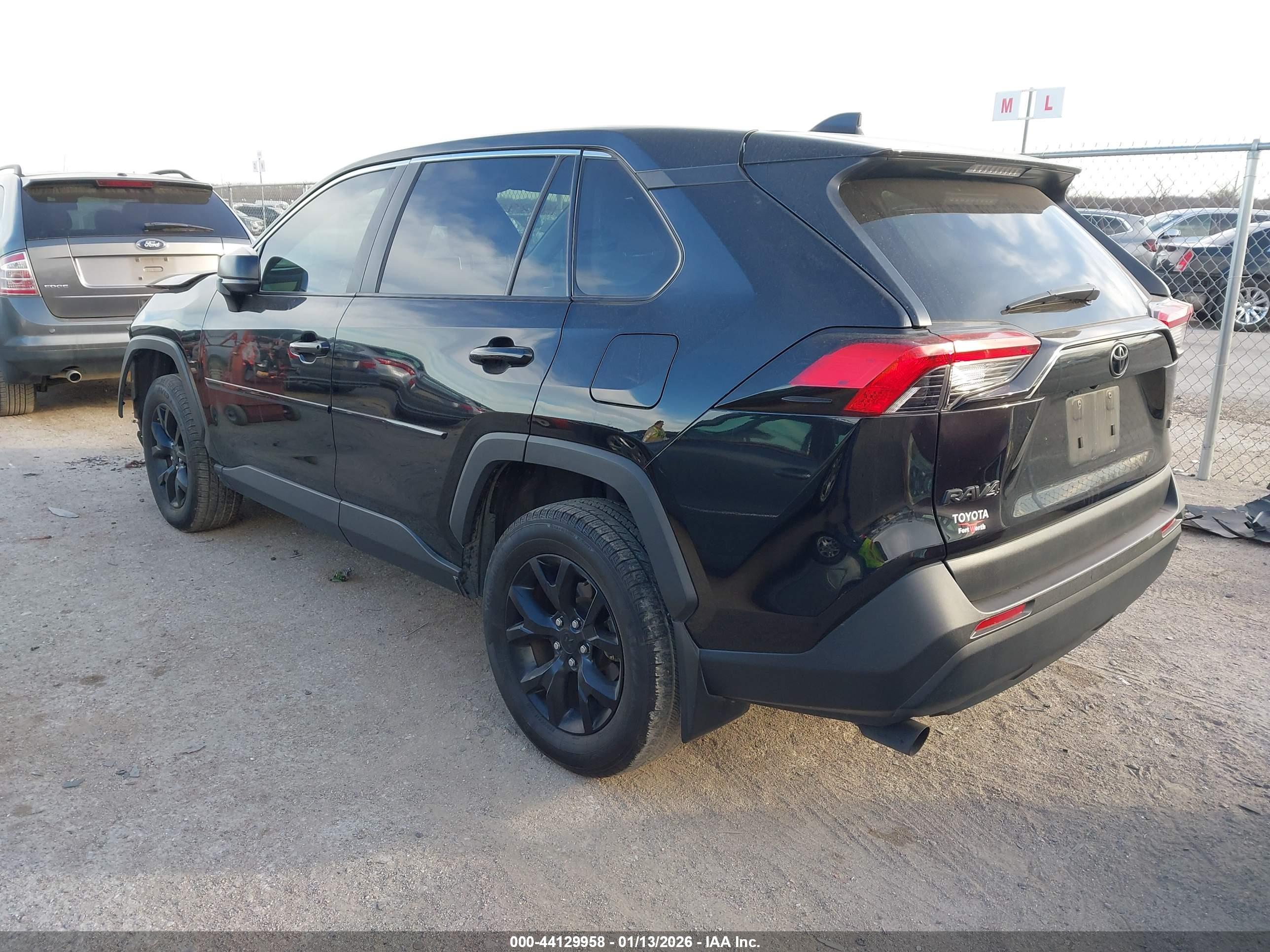 TOYOTA RAV4 image 3