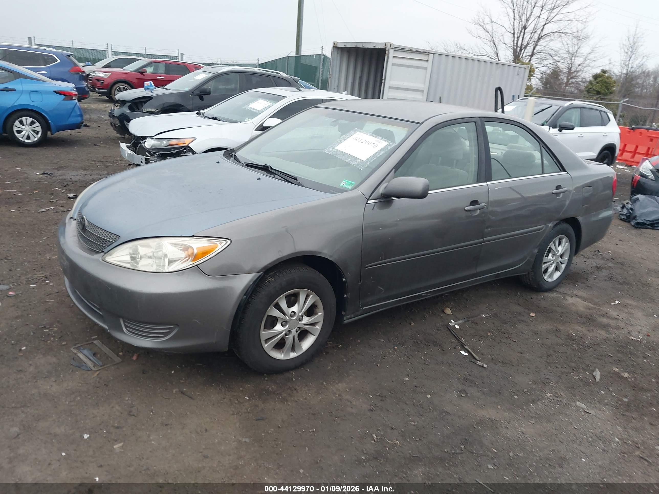TOYOTA CAMRY image 2