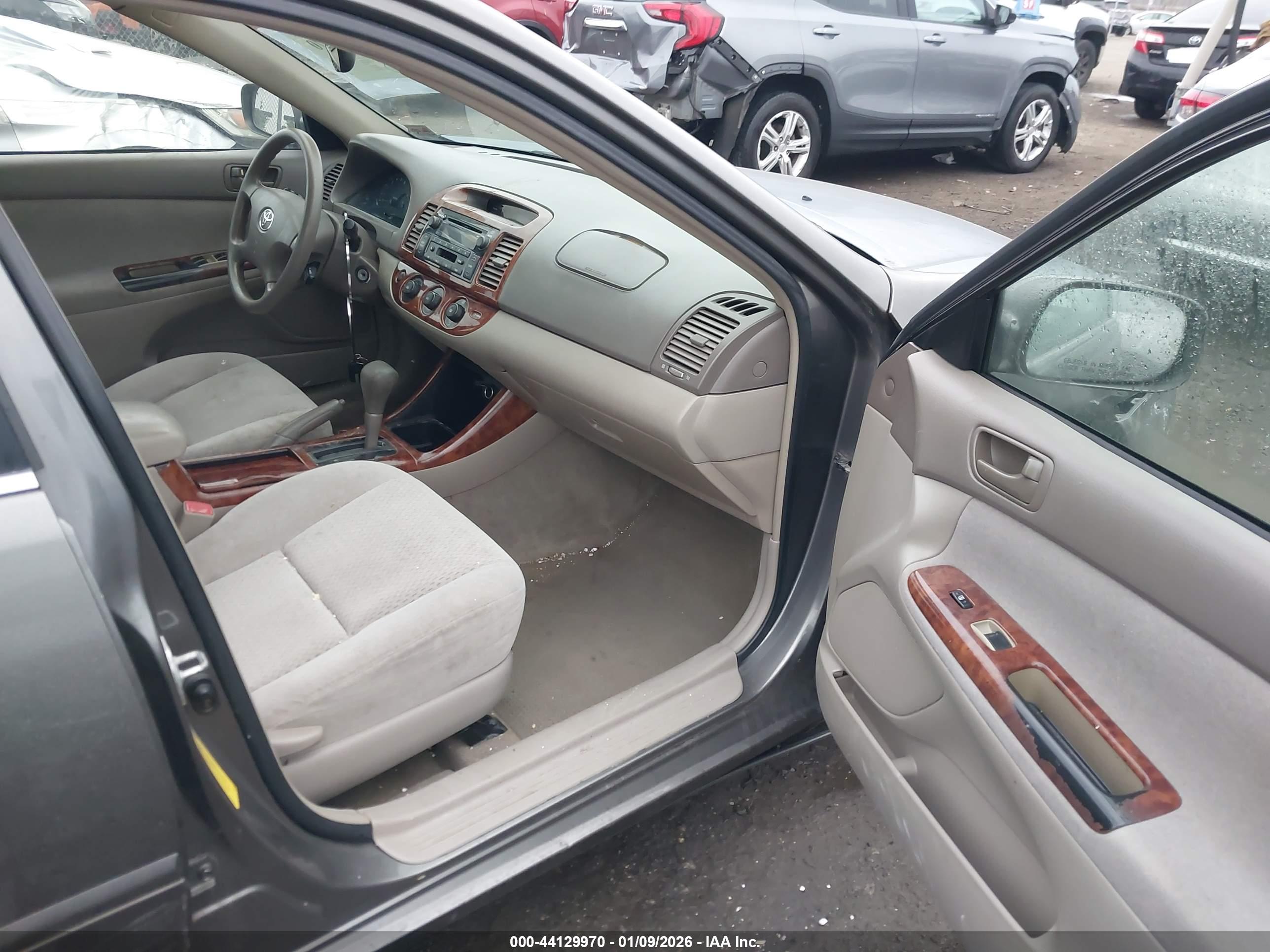 TOYOTA CAMRY image 5