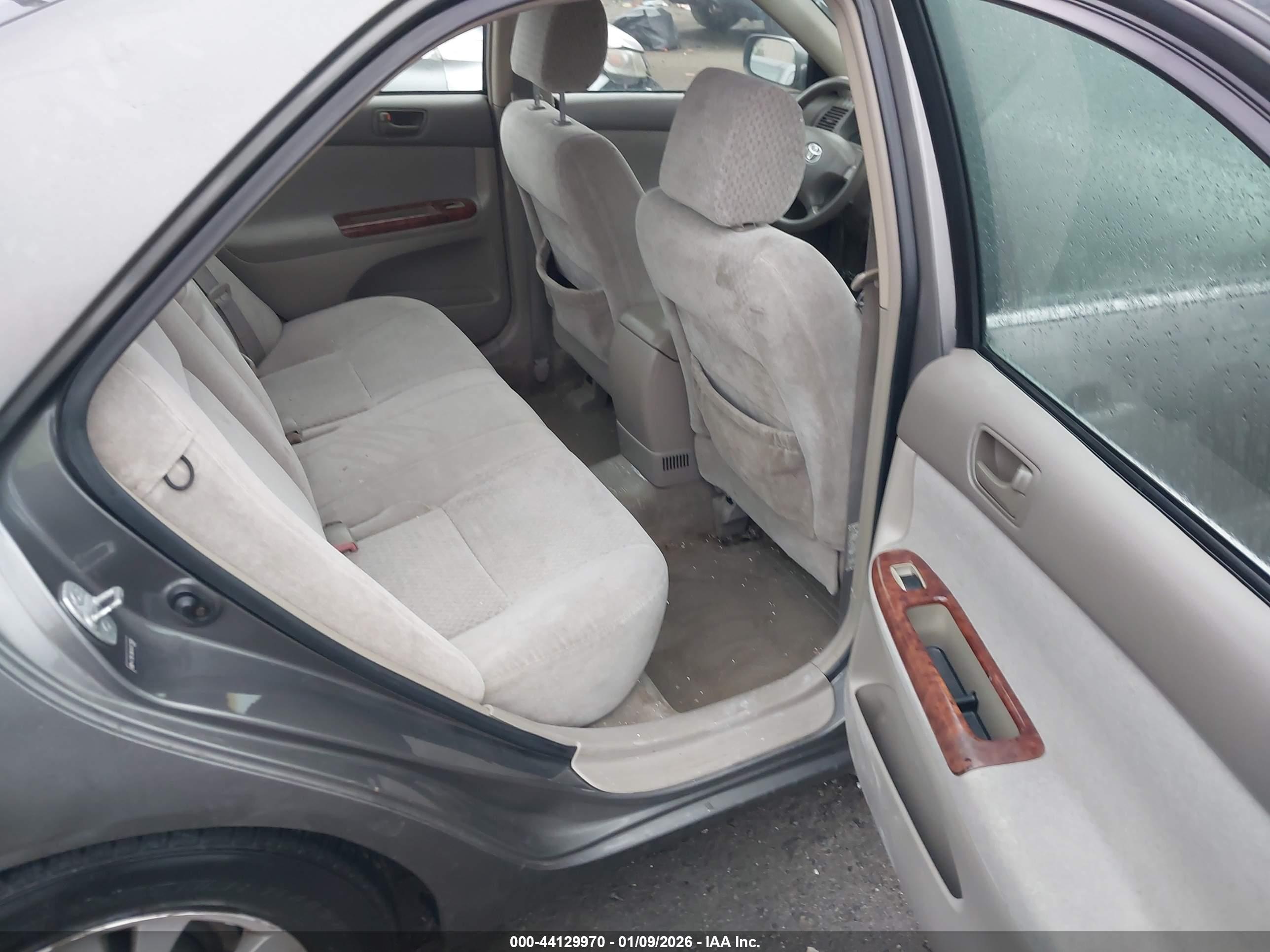 TOYOTA CAMRY image 8