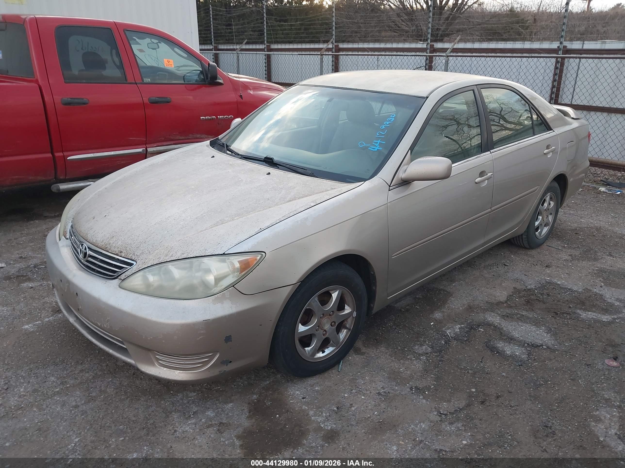 TOYOTA CAMRY image 2