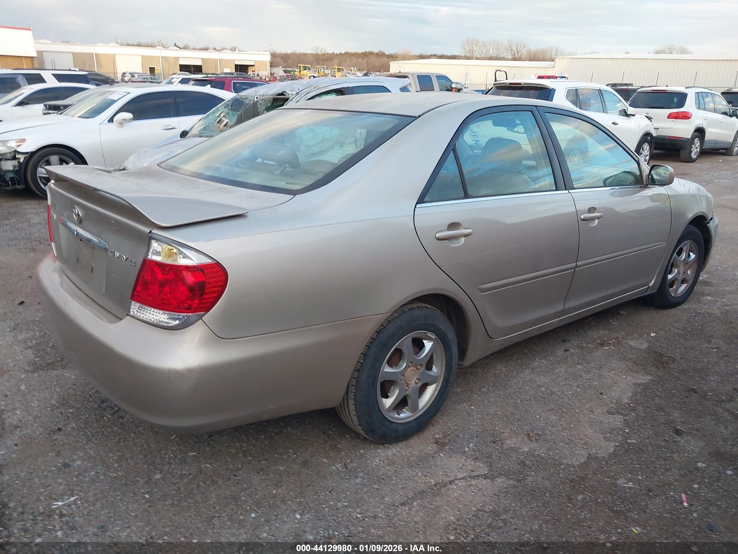 TOYOTA CAMRY image 4