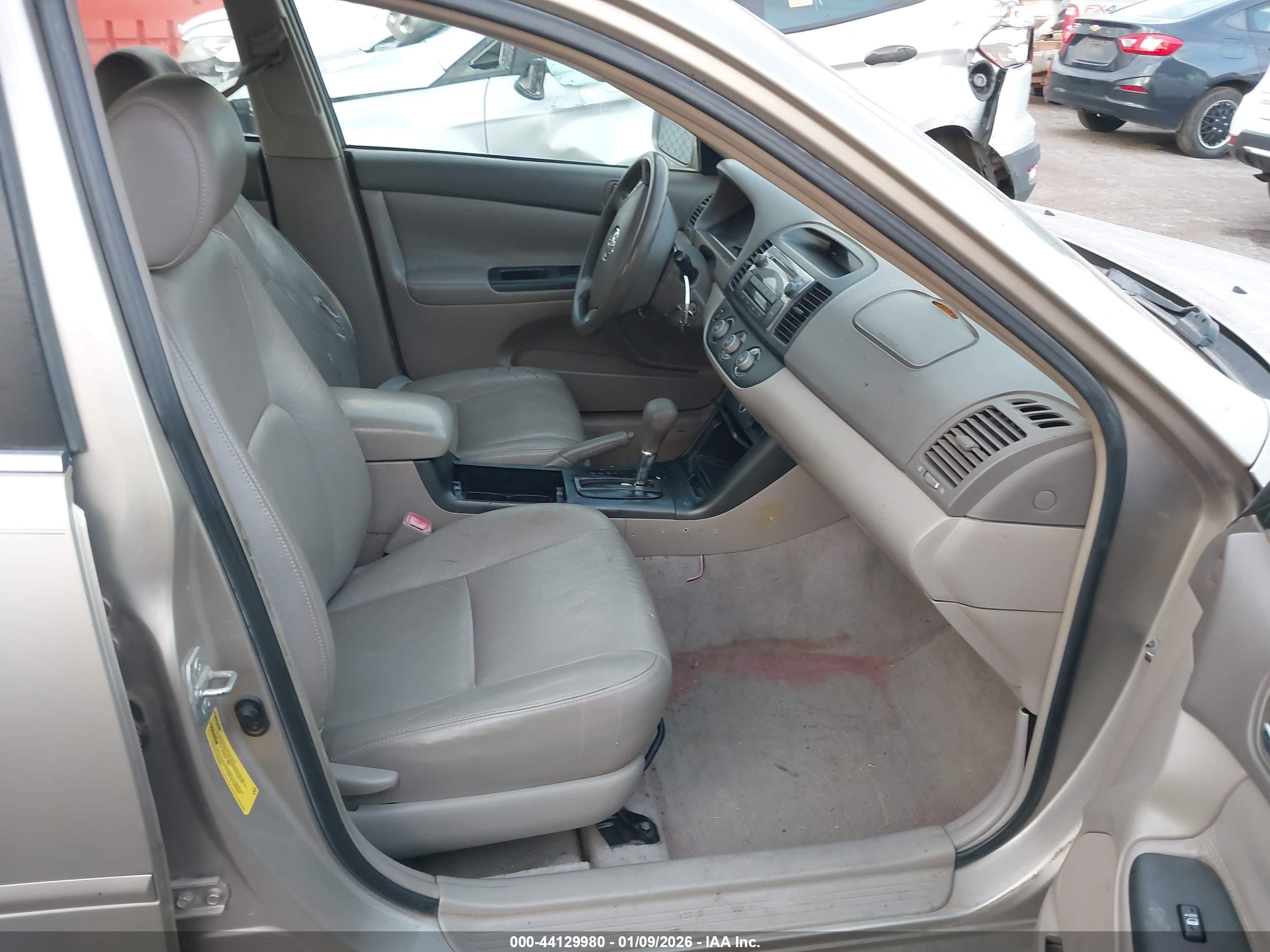 TOYOTA CAMRY image 5