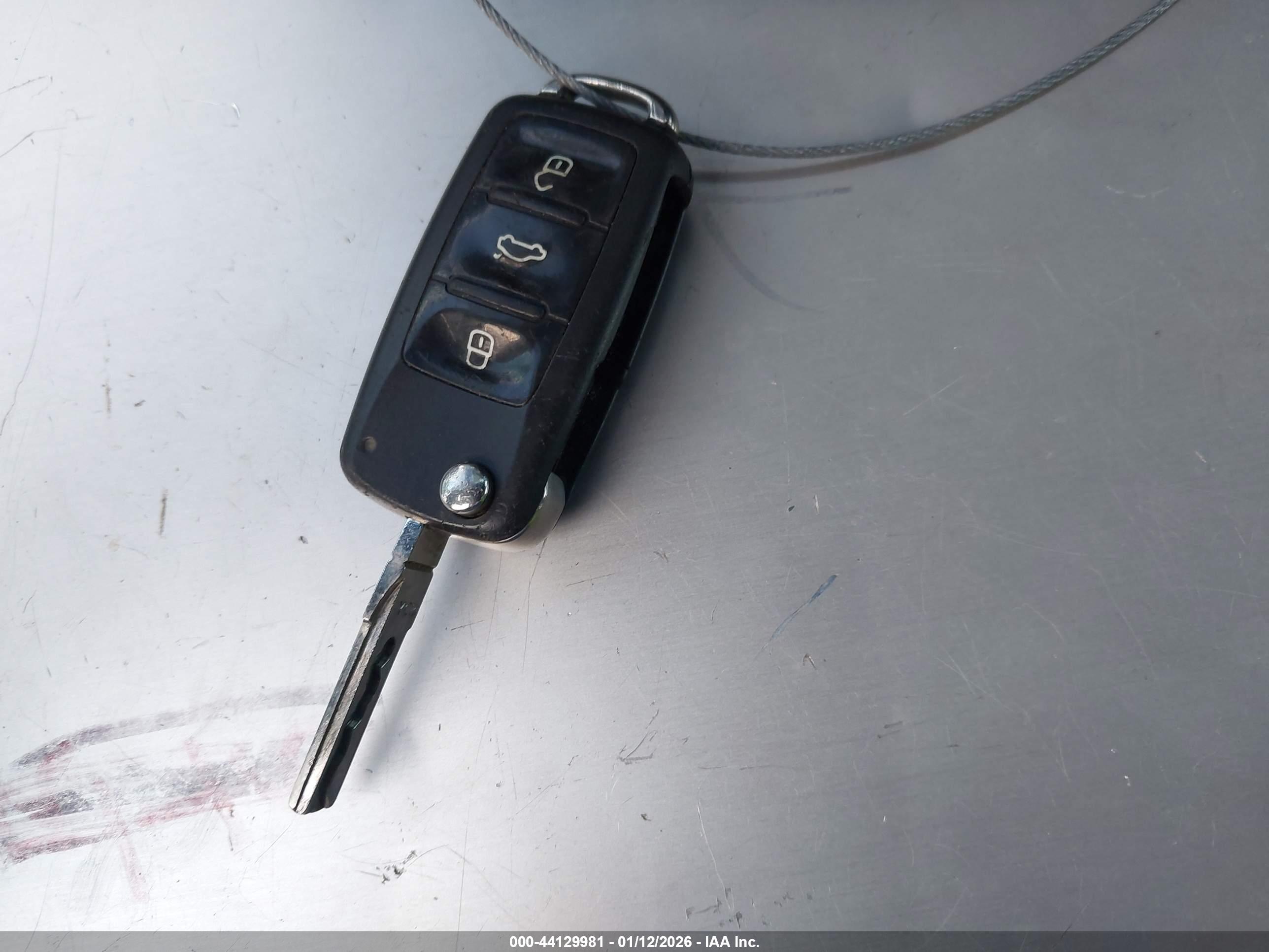 VOLKSWAGEN BEETLE image 11