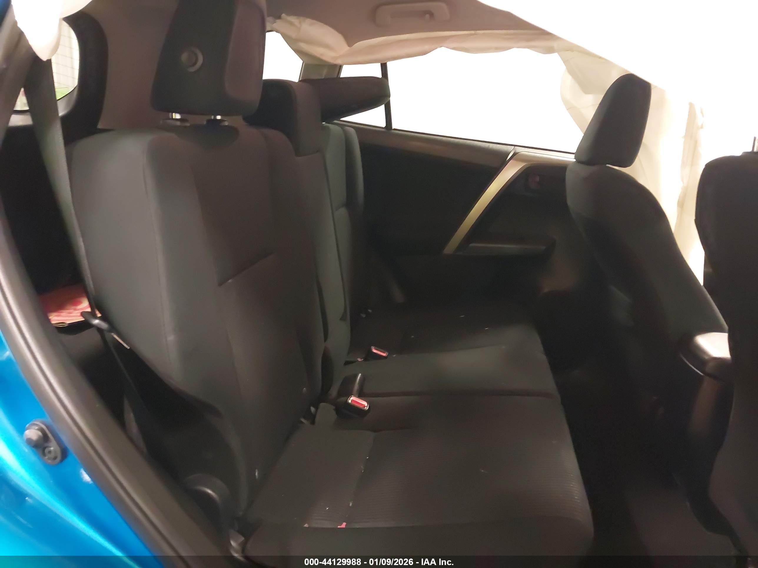 TOYOTA RAV4 image 8