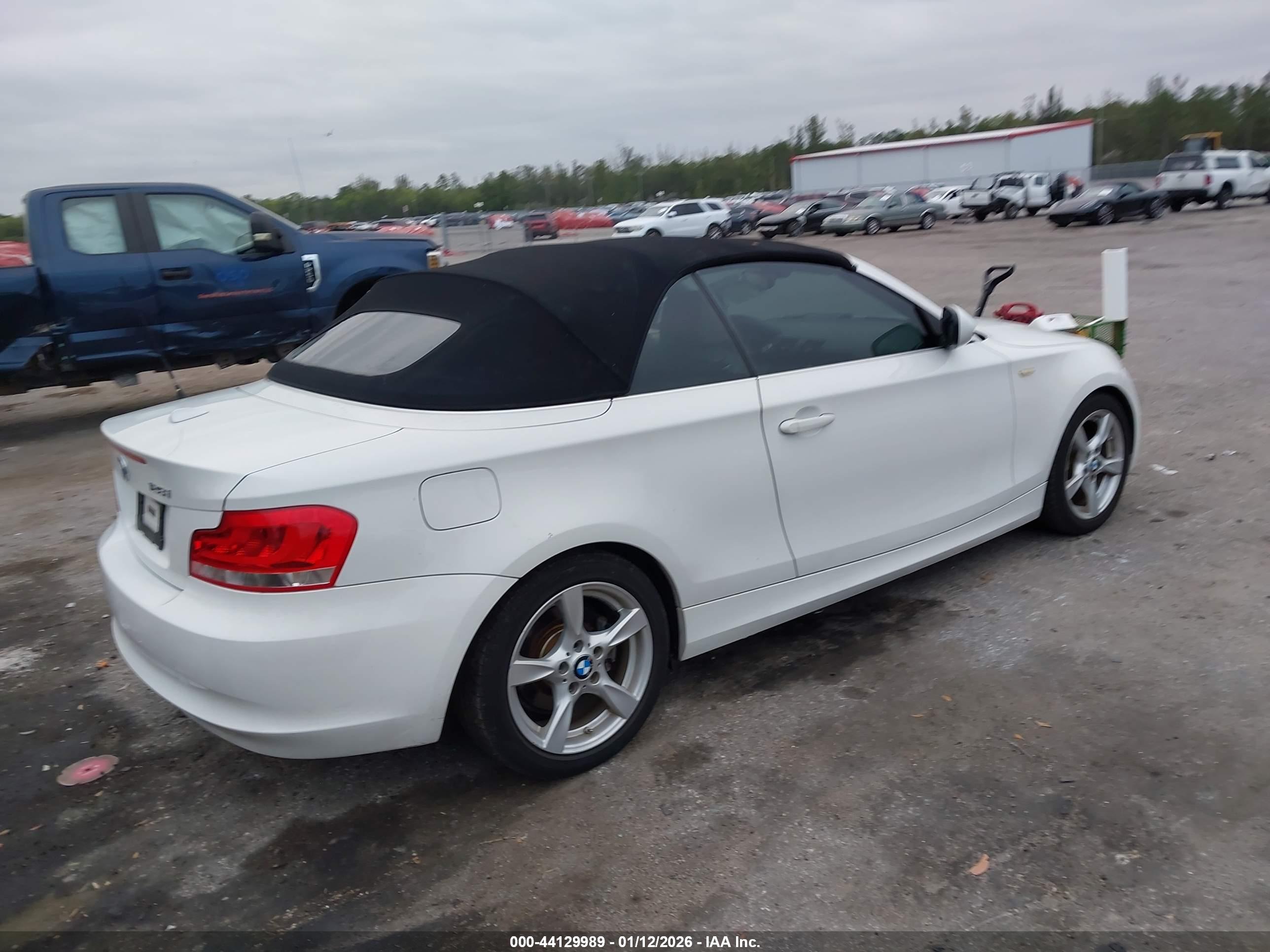 BMW 128I image 4