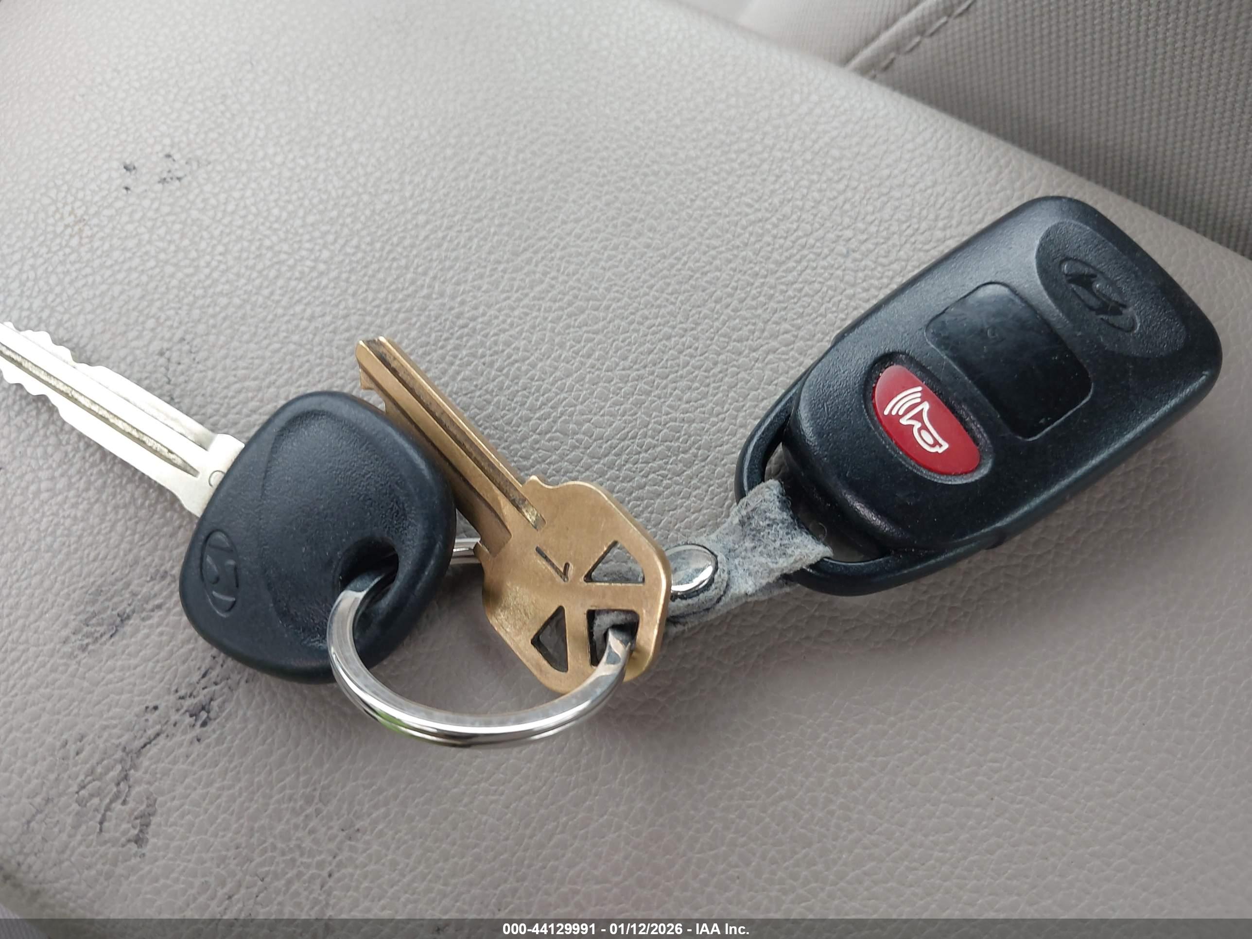 HYUNDAI ELANTRA image 11