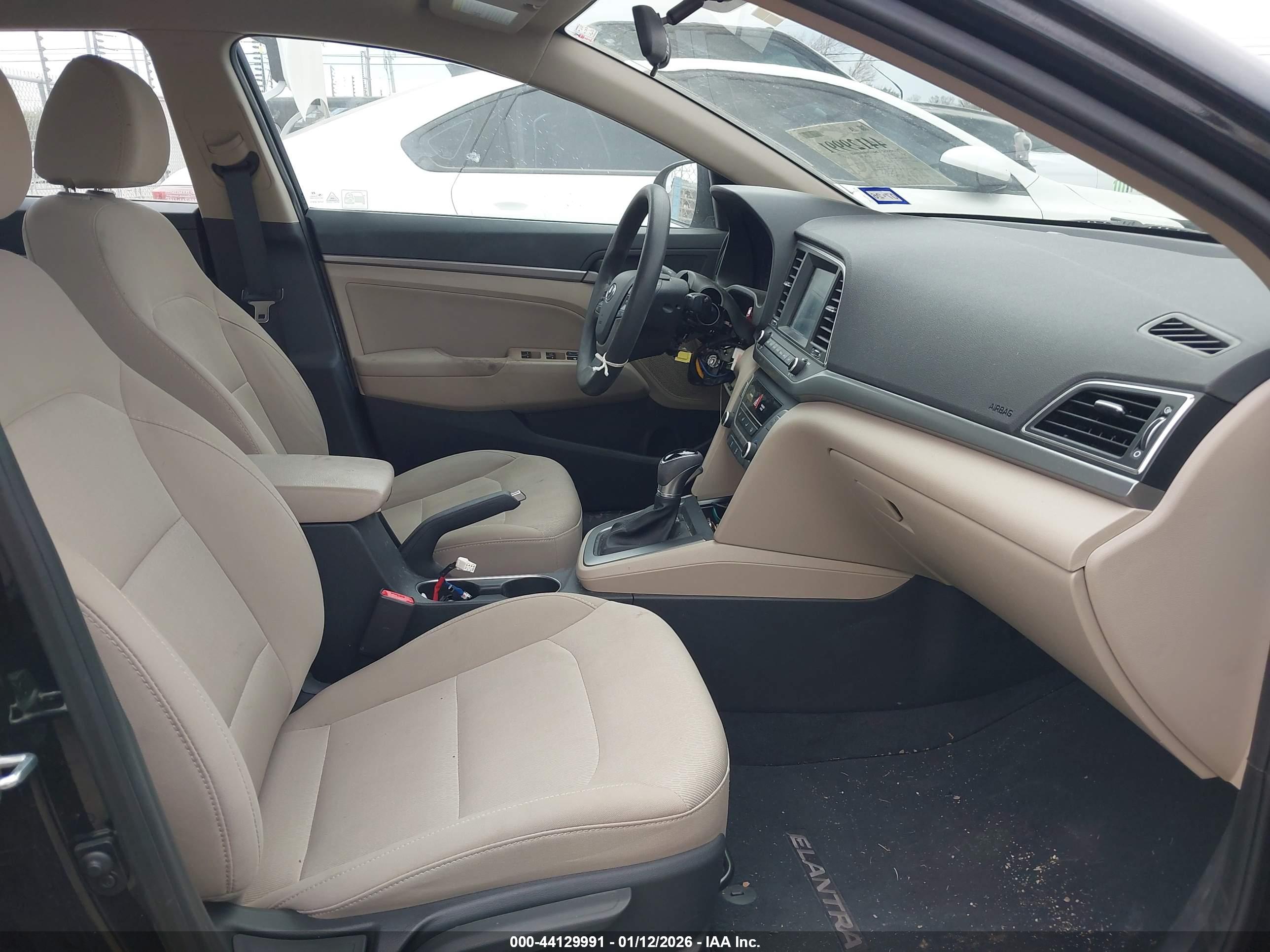 HYUNDAI ELANTRA image 5