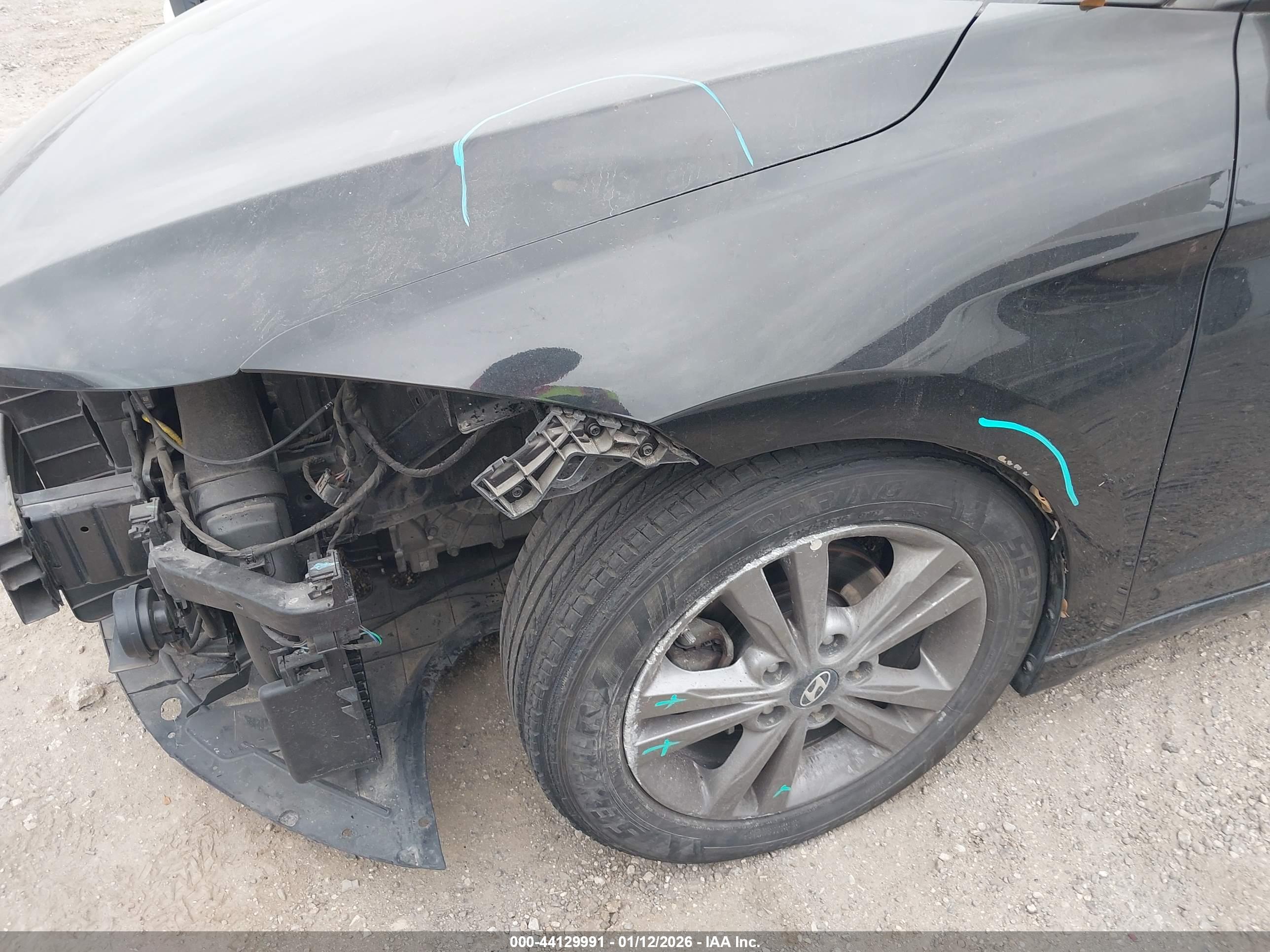 HYUNDAI ELANTRA image 6