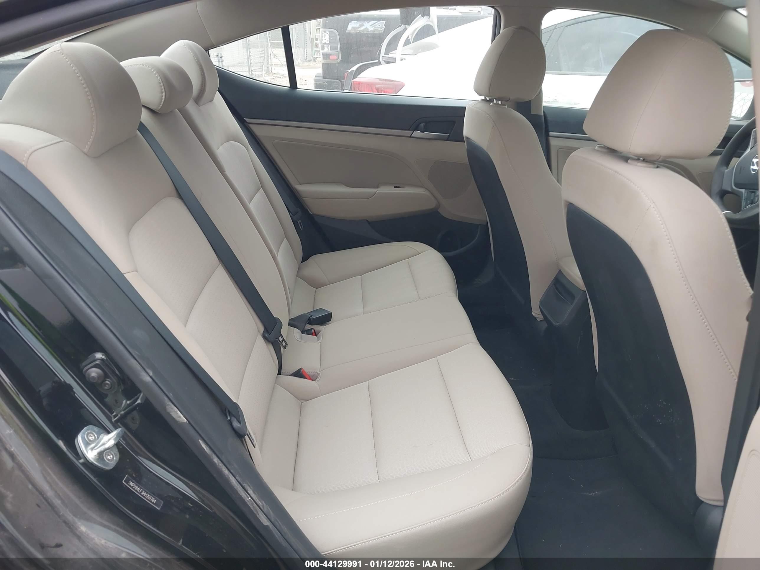 HYUNDAI ELANTRA image 8