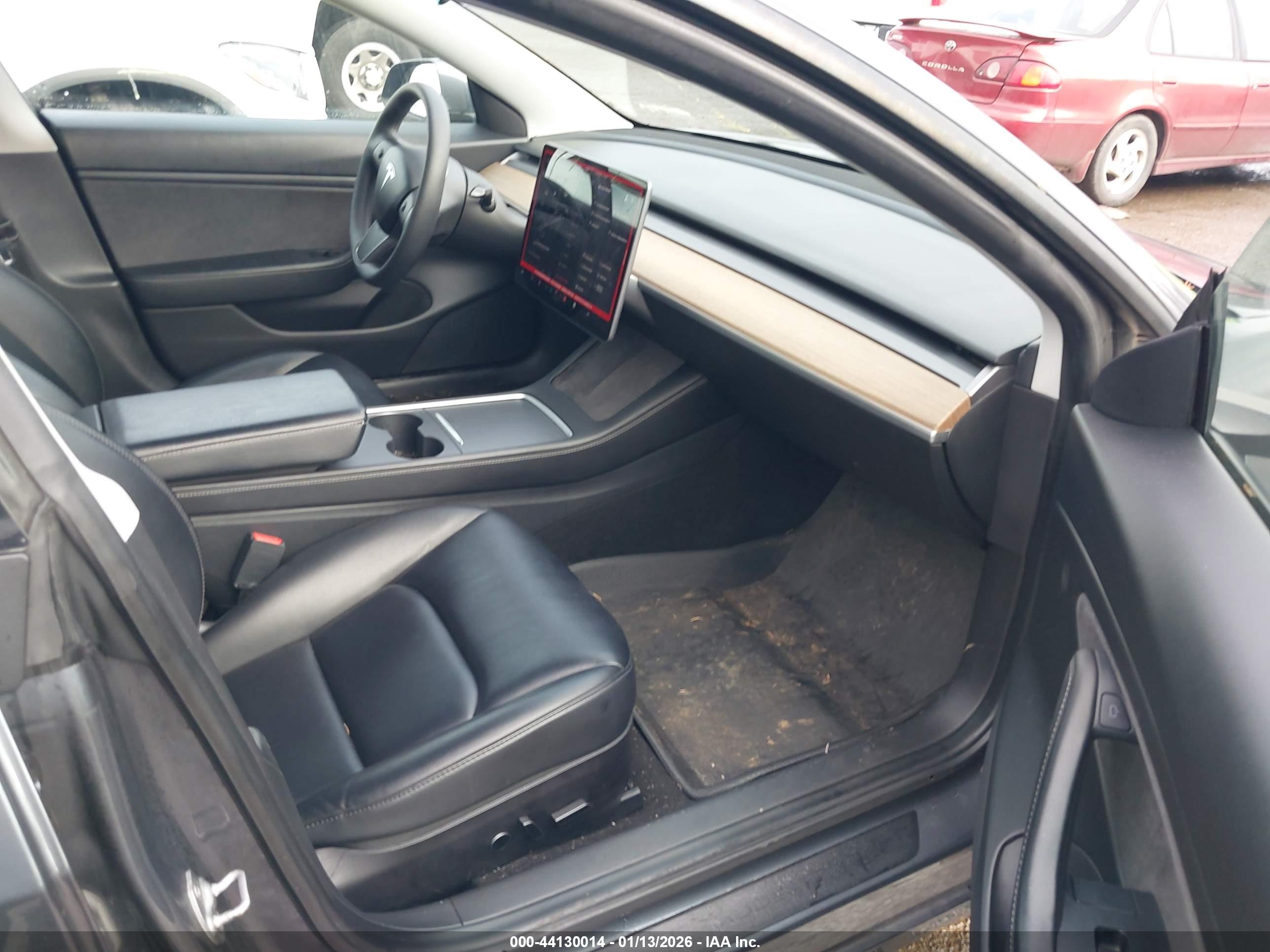 TESLA MODEL image 5