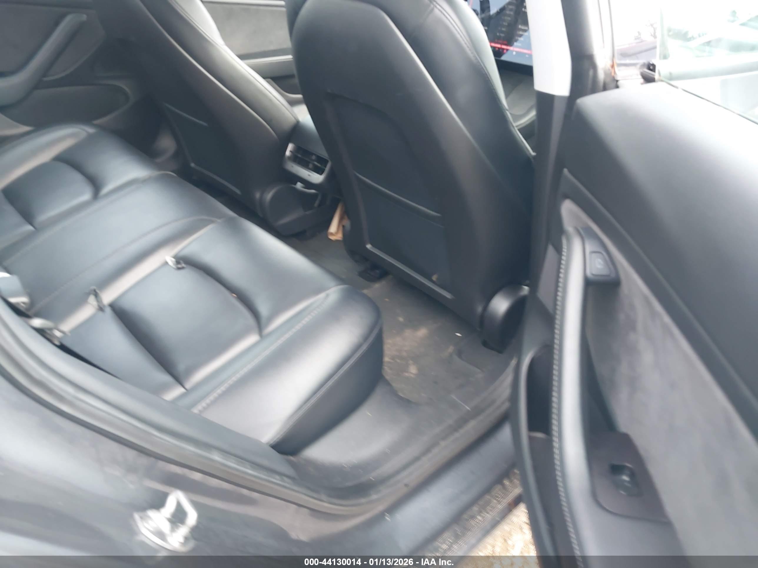 TESLA MODEL image 8