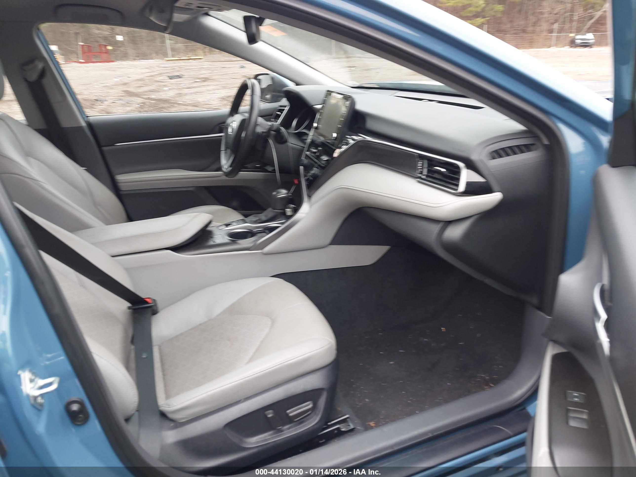 TOYOTA CAMRY image 5