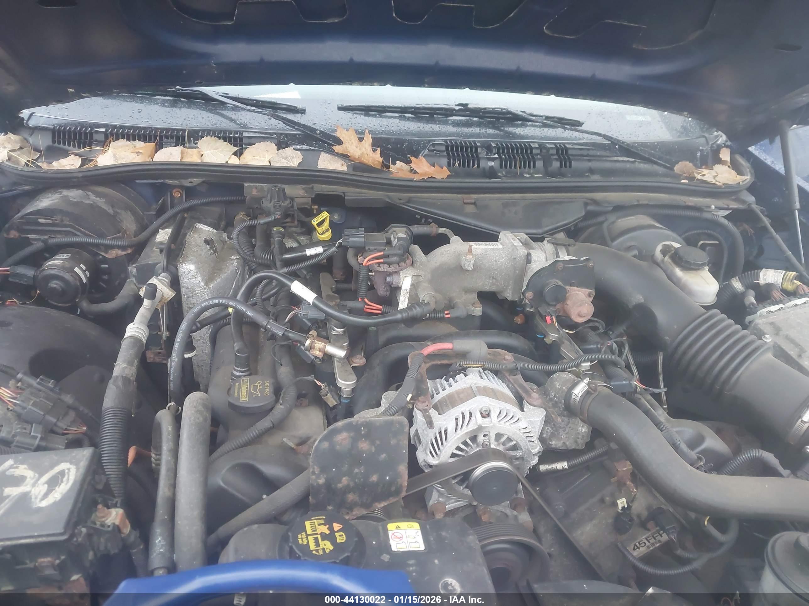 FORD CROWN image 10