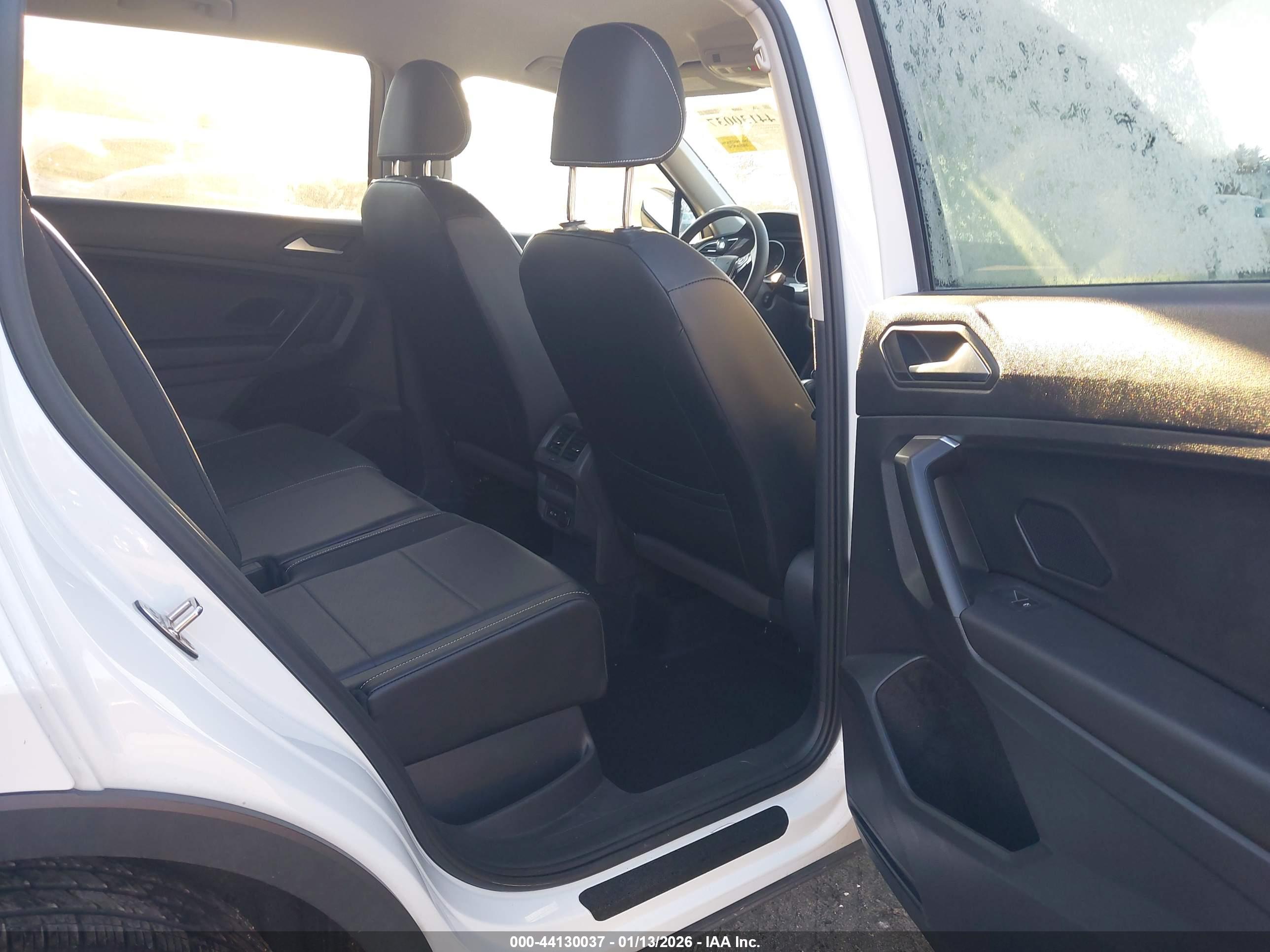 VOLKSWAGEN TIGUAN image 8