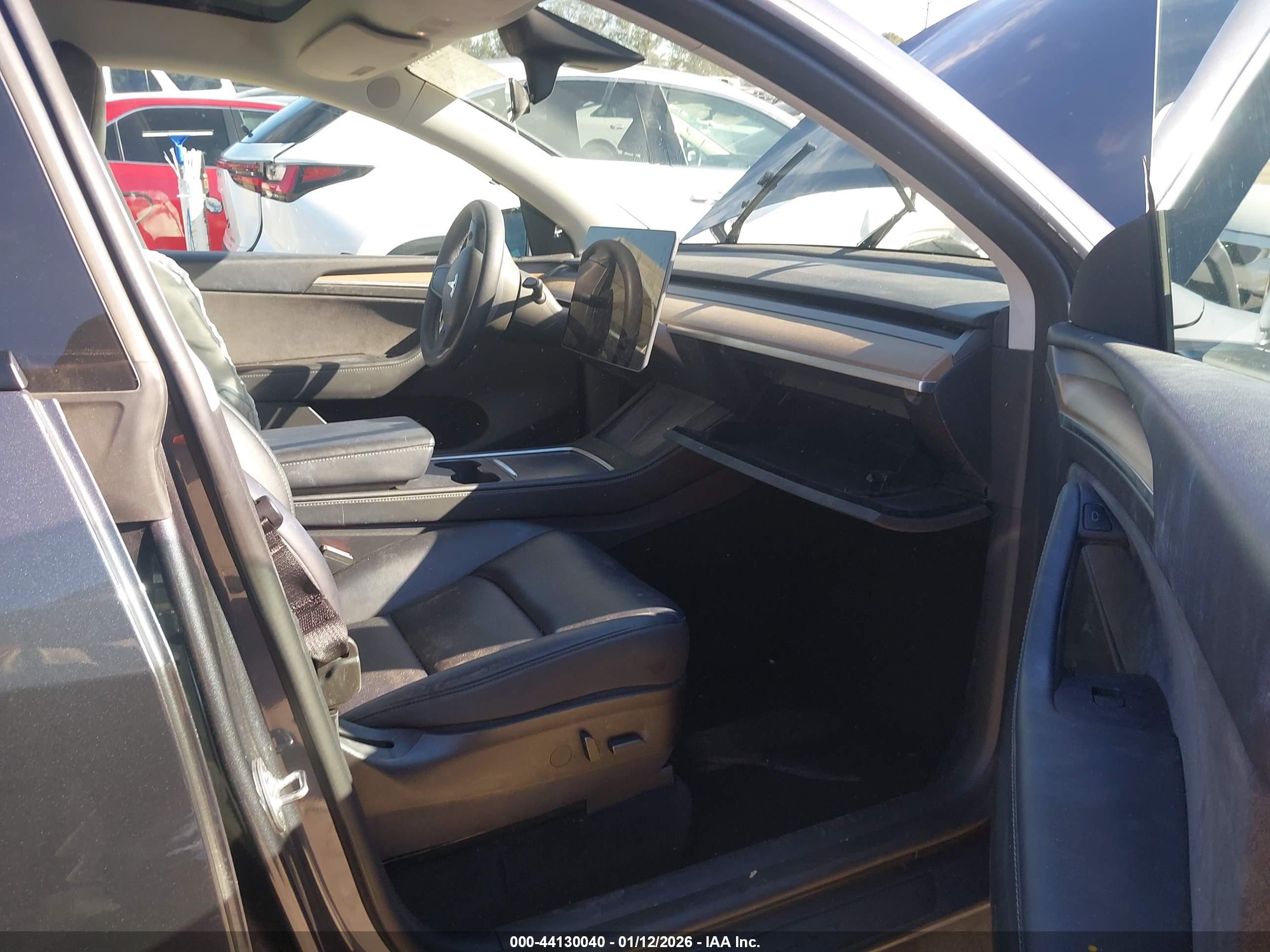 TESLA MODEL image 5