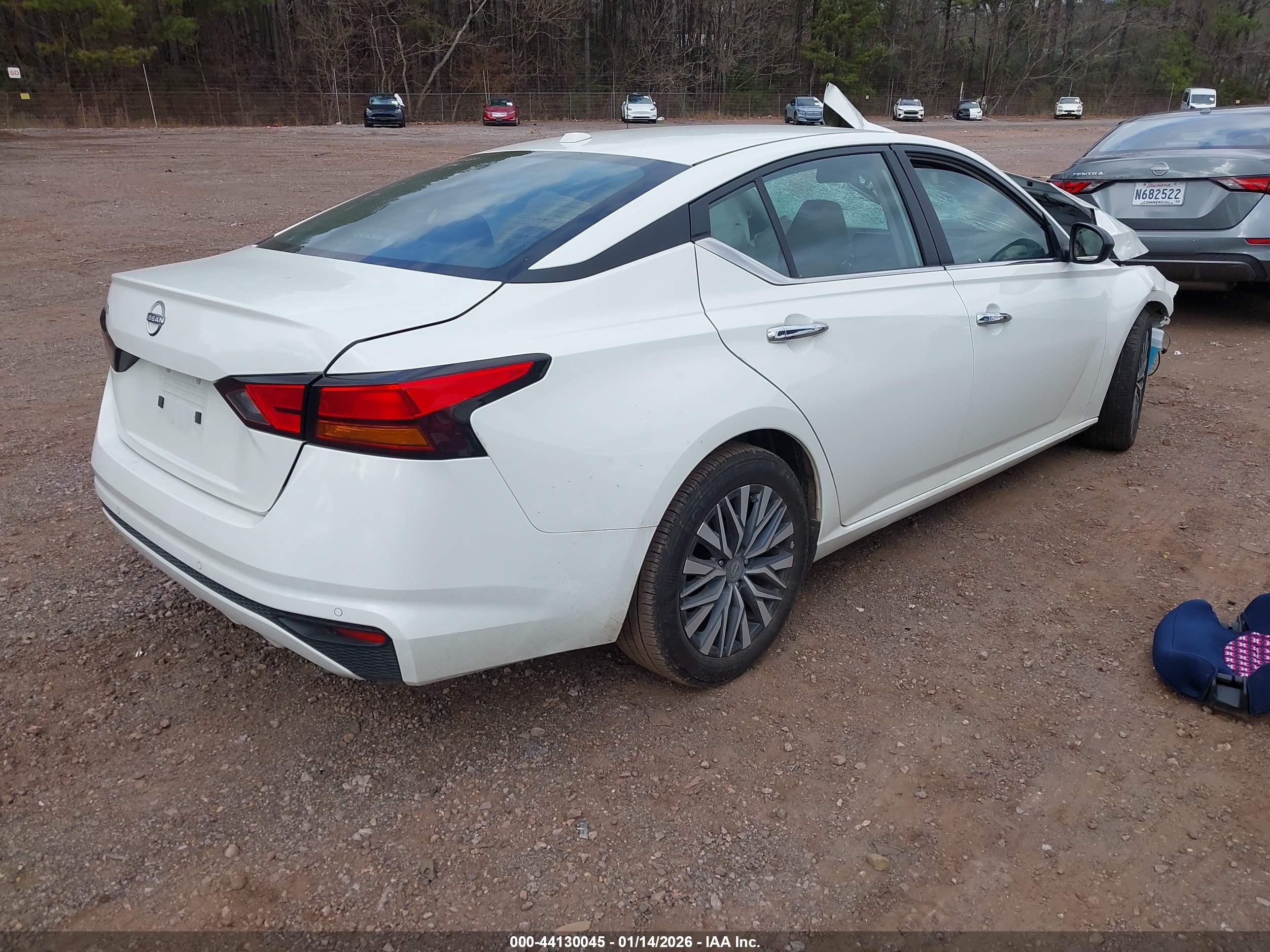 NISSAN ALTIMA image 4