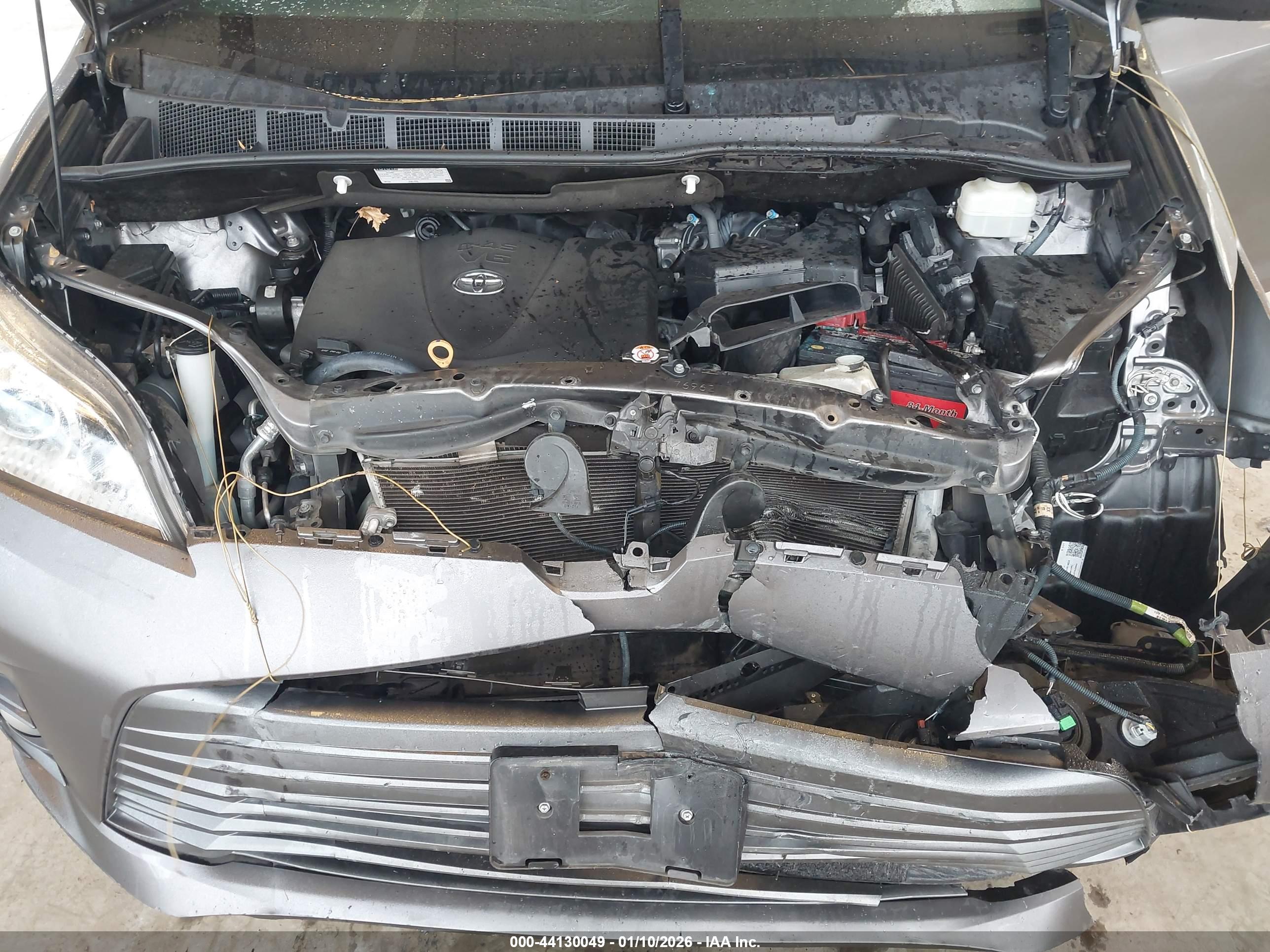 TOYOTA SIENNA image 10