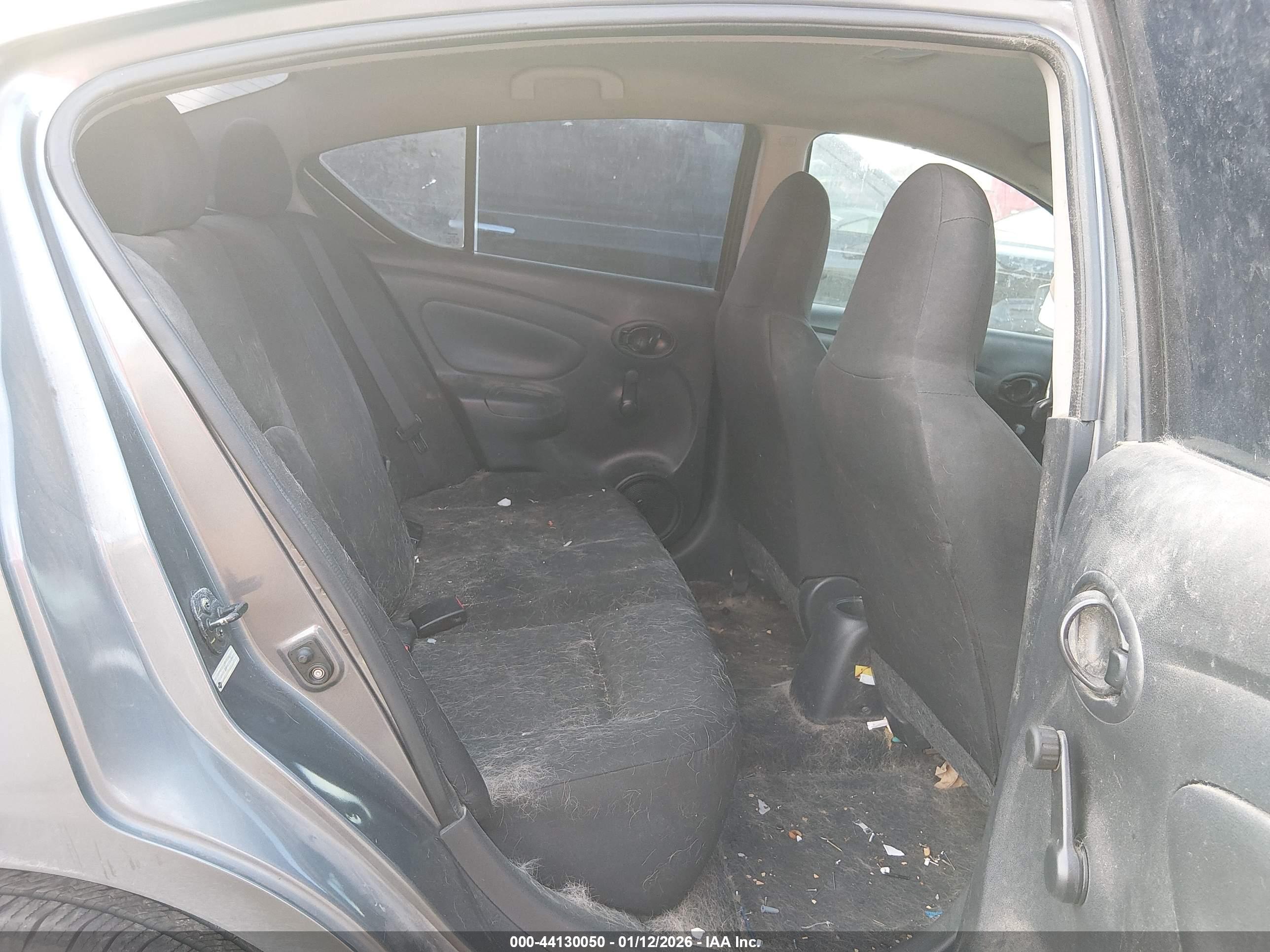 NISSAN VERSA image 8