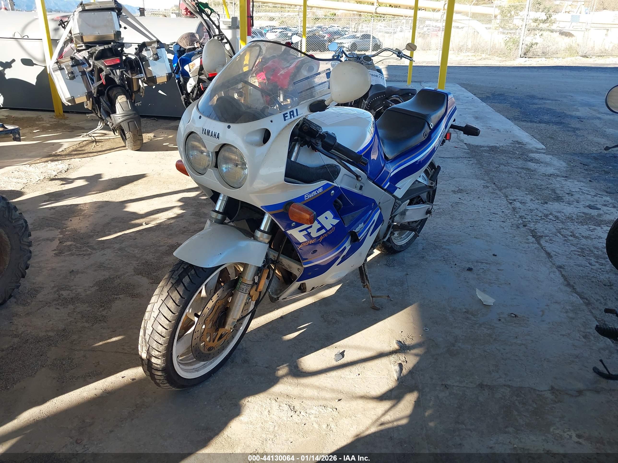 YAMAHA FZR1000 image 2