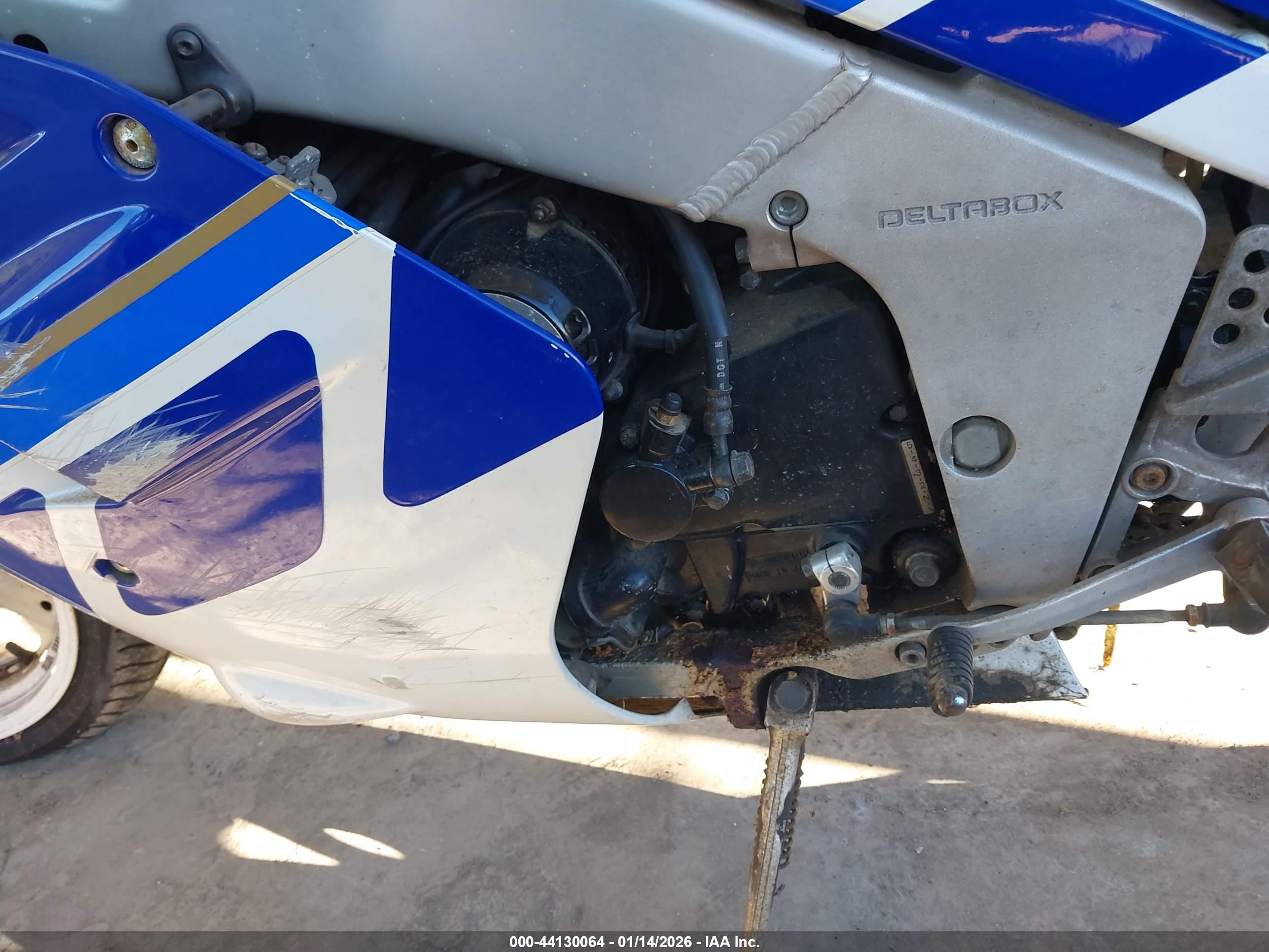 YAMAHA FZR1000 image 9