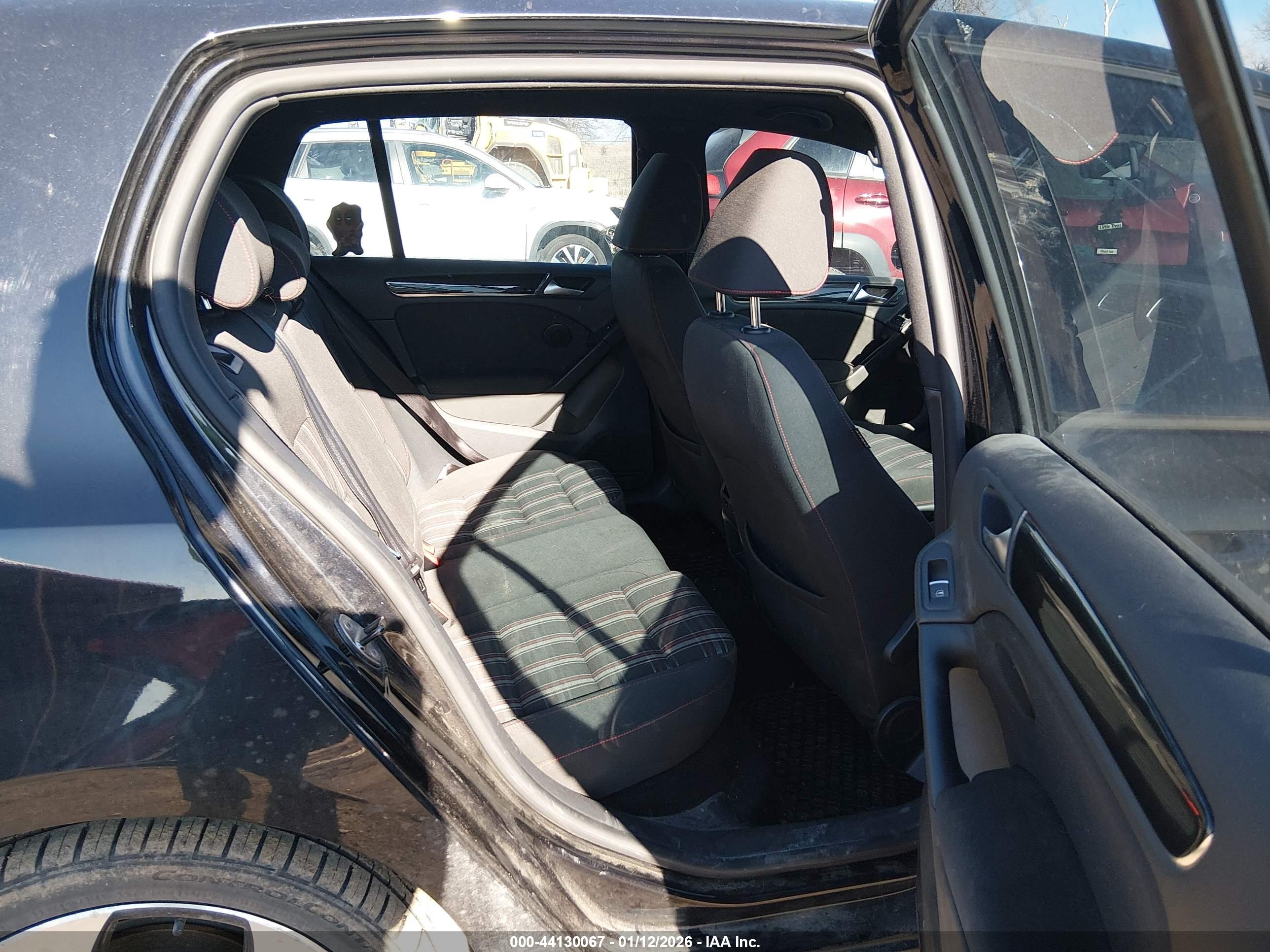 VOLKSWAGEN GTI image 8