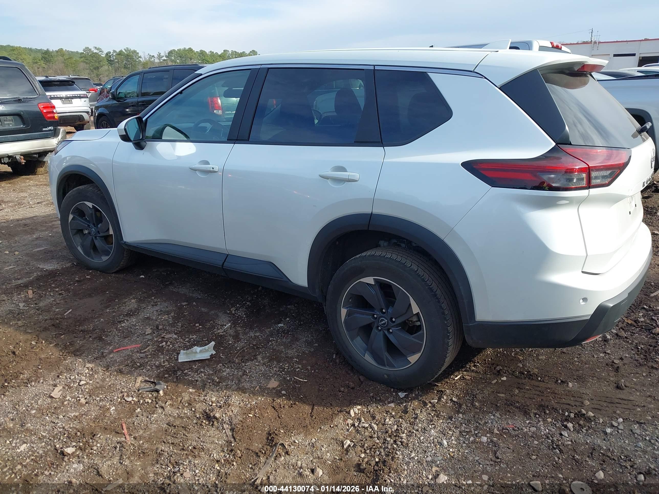 NISSAN ROGUE image 3